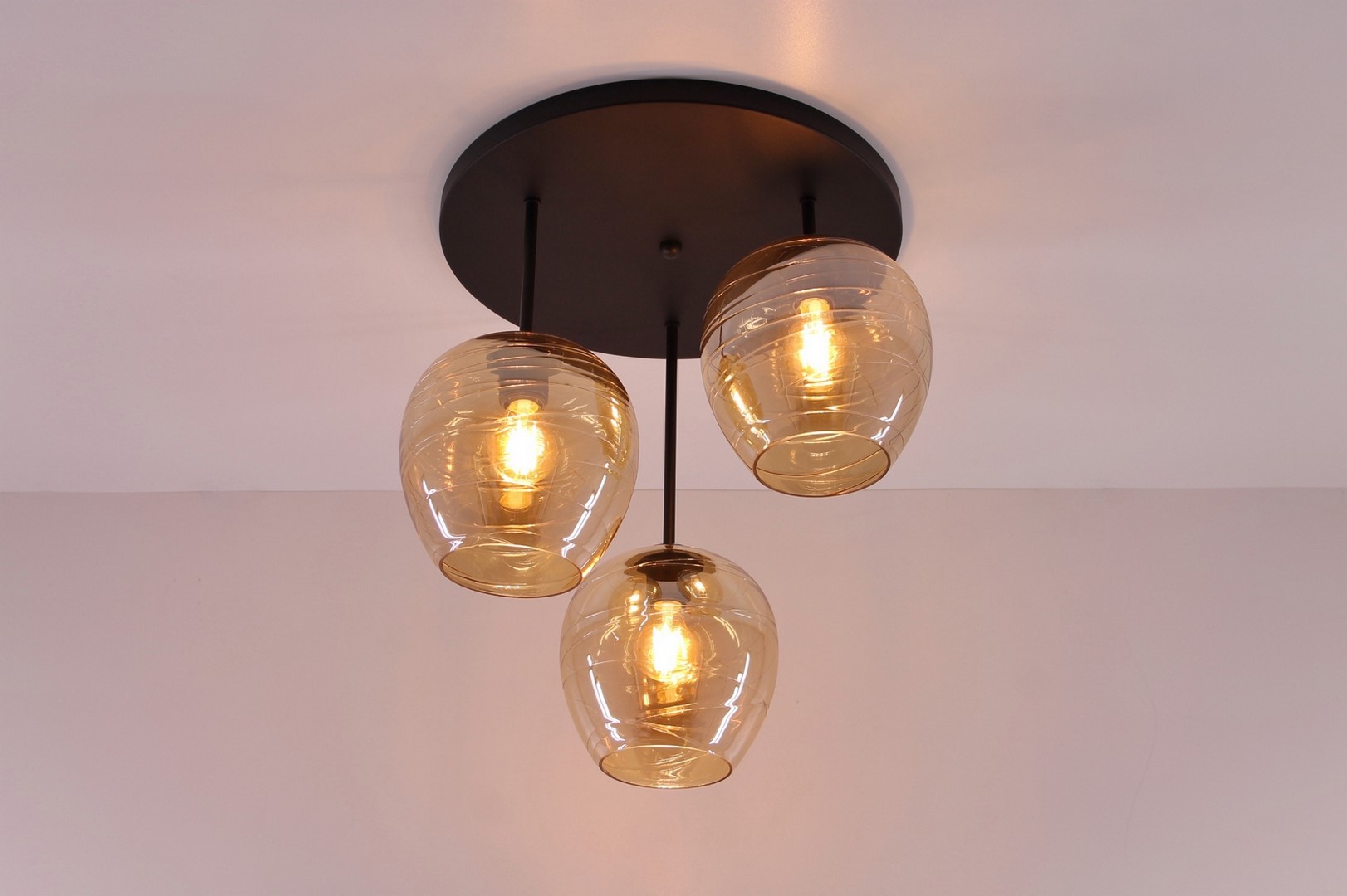 Sfeervolle plafondlamp 3-lichts rond / amberglas 50026 Sfeervolle plafondlamp 3-lichts rond / amberglas 50026
