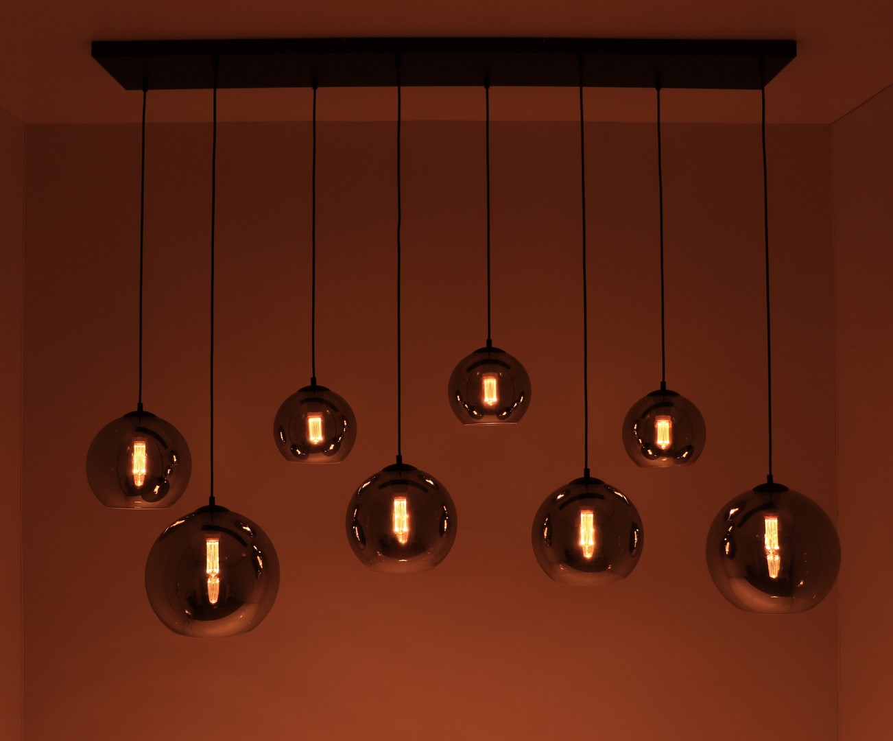 EEF Hanglamp 8-lichts bollen rookglas - 165cm 50123 EEF Hanglamp 8-lichts bollen rookglas - 165cm 50123