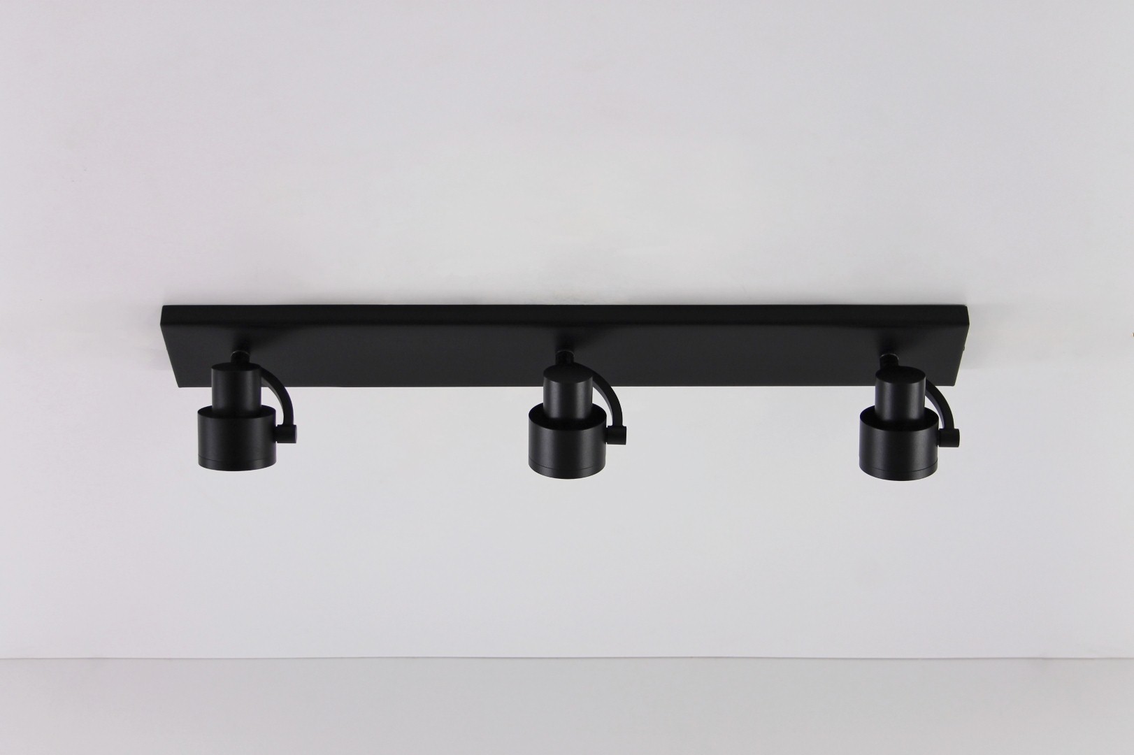 Opbouwspot zwart 3-lichts 39472 Opbouwspot zwart 3-lichts 39472