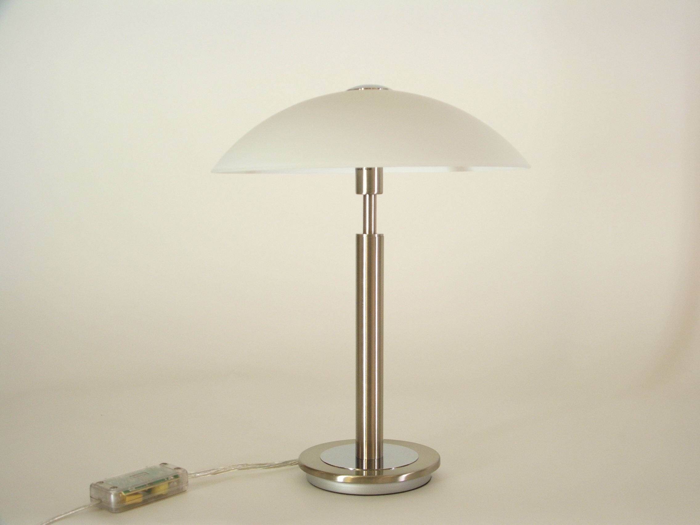 Tafellamp rvs met wit glas 32619 Tafellamp rvs met wit glas 32619