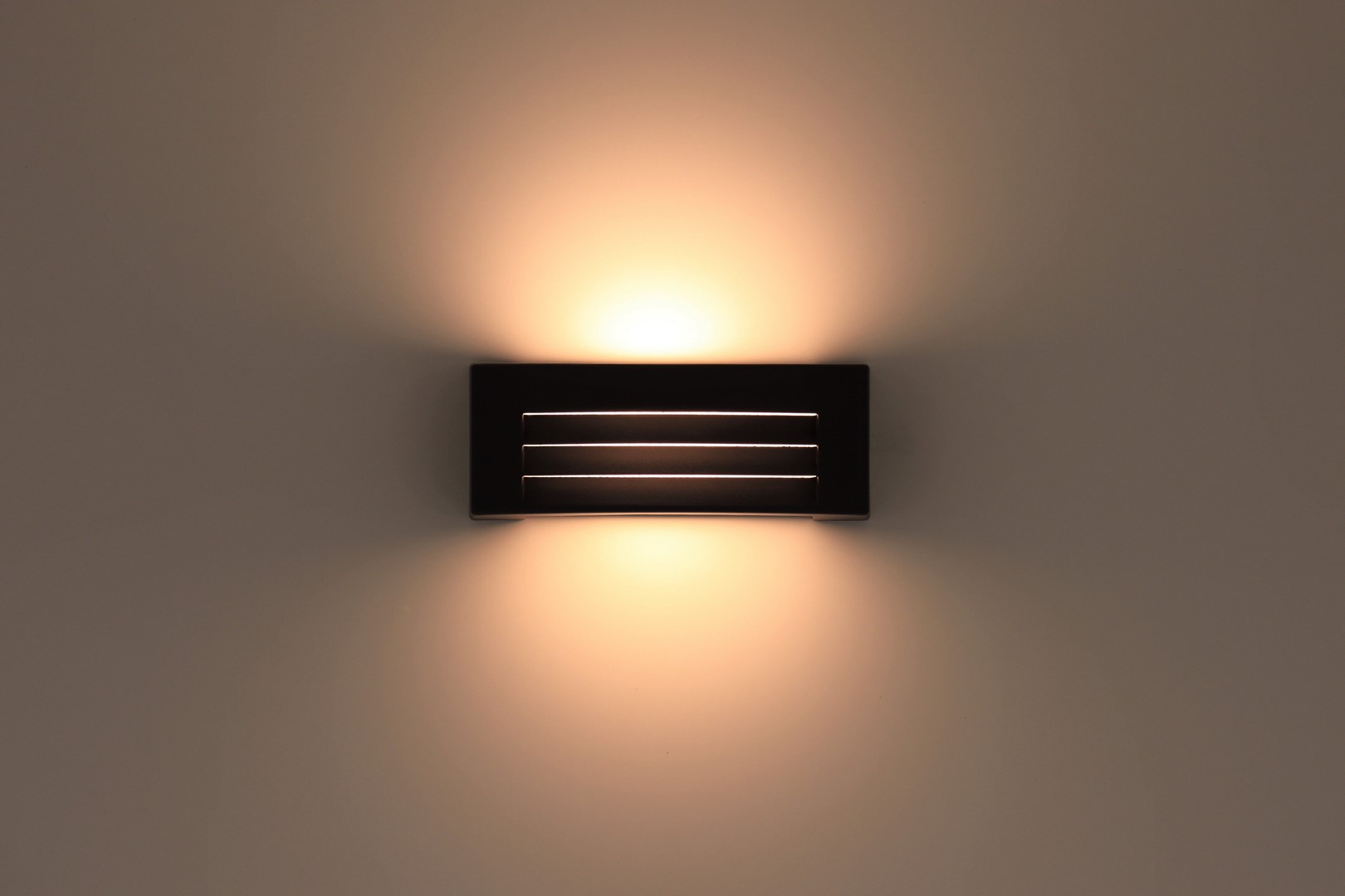 buitenlamp aluminium - half ovaal - zwart wit 44136 buitenlamp aluminium - half ovaal - zwart wit 44136
