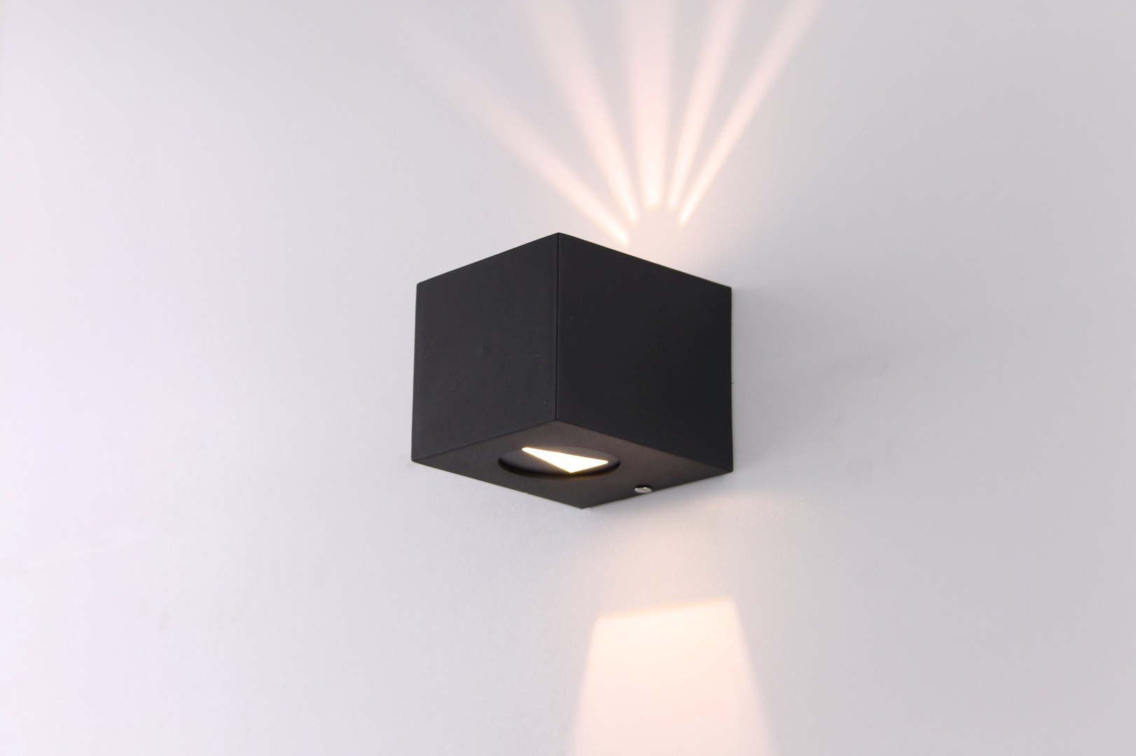 Buiten wandlamp LED zwart up / down vierkant 41297 Buiten wandlamp LED zwart up / down vierkant 41297