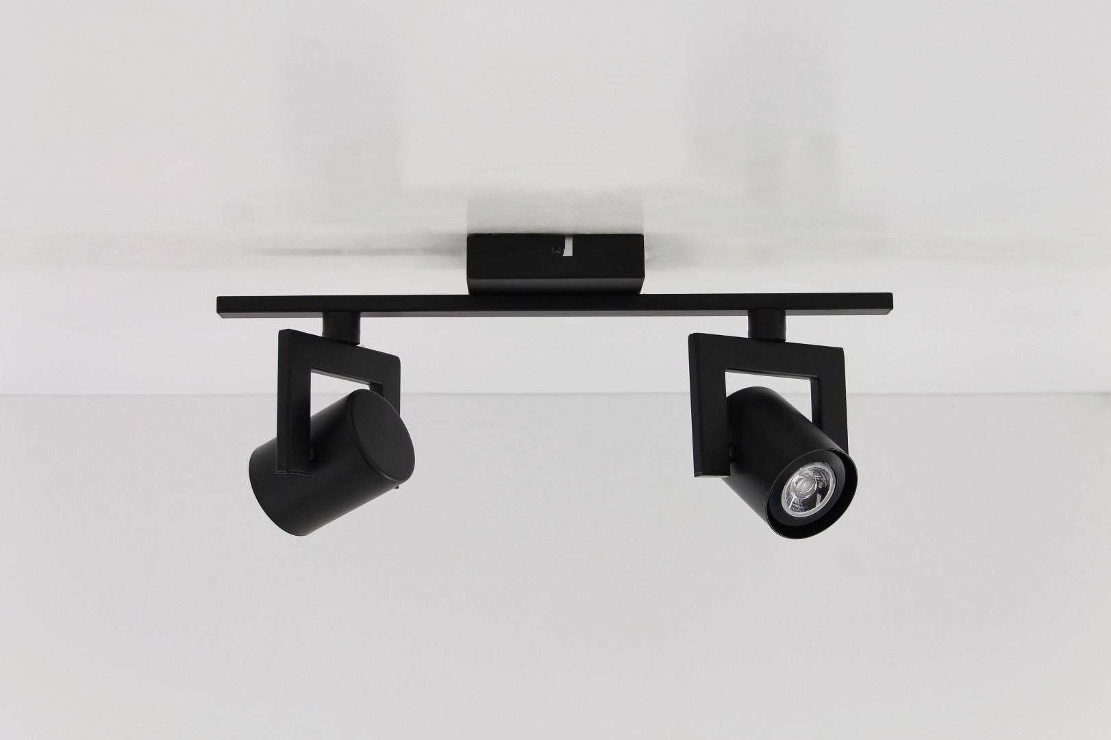 Opbouwspot zwart 2-lichts strak LED 39227 Opbouwspot zwart 2-lichts strak LED 39227