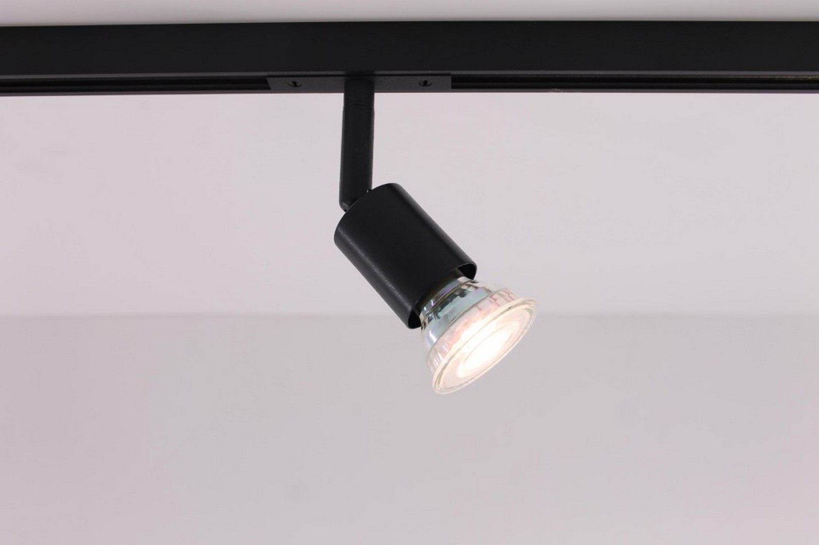 Railverlichting 1 meter met 3 spots compleet LUXE-serie 50032 Railverlichting 1 meter met 3 spots compleet LUXE-serie 50032
