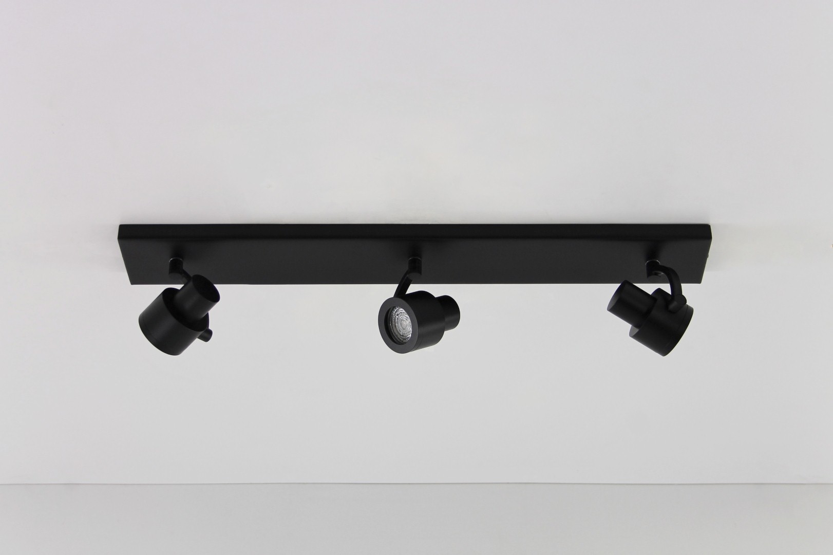 Opbouwspot zwart 3-lichts 39472 Opbouwspot zwart 3-lichts 39472
