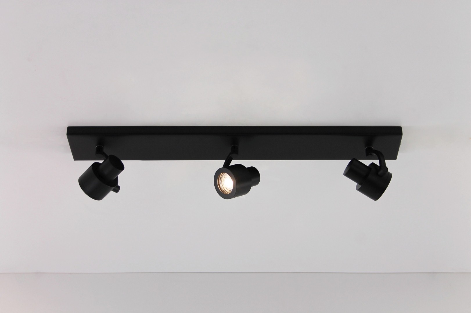 Opbouwspot zwart 3-lichts 39472 Opbouwspot zwart 3-lichts 39472