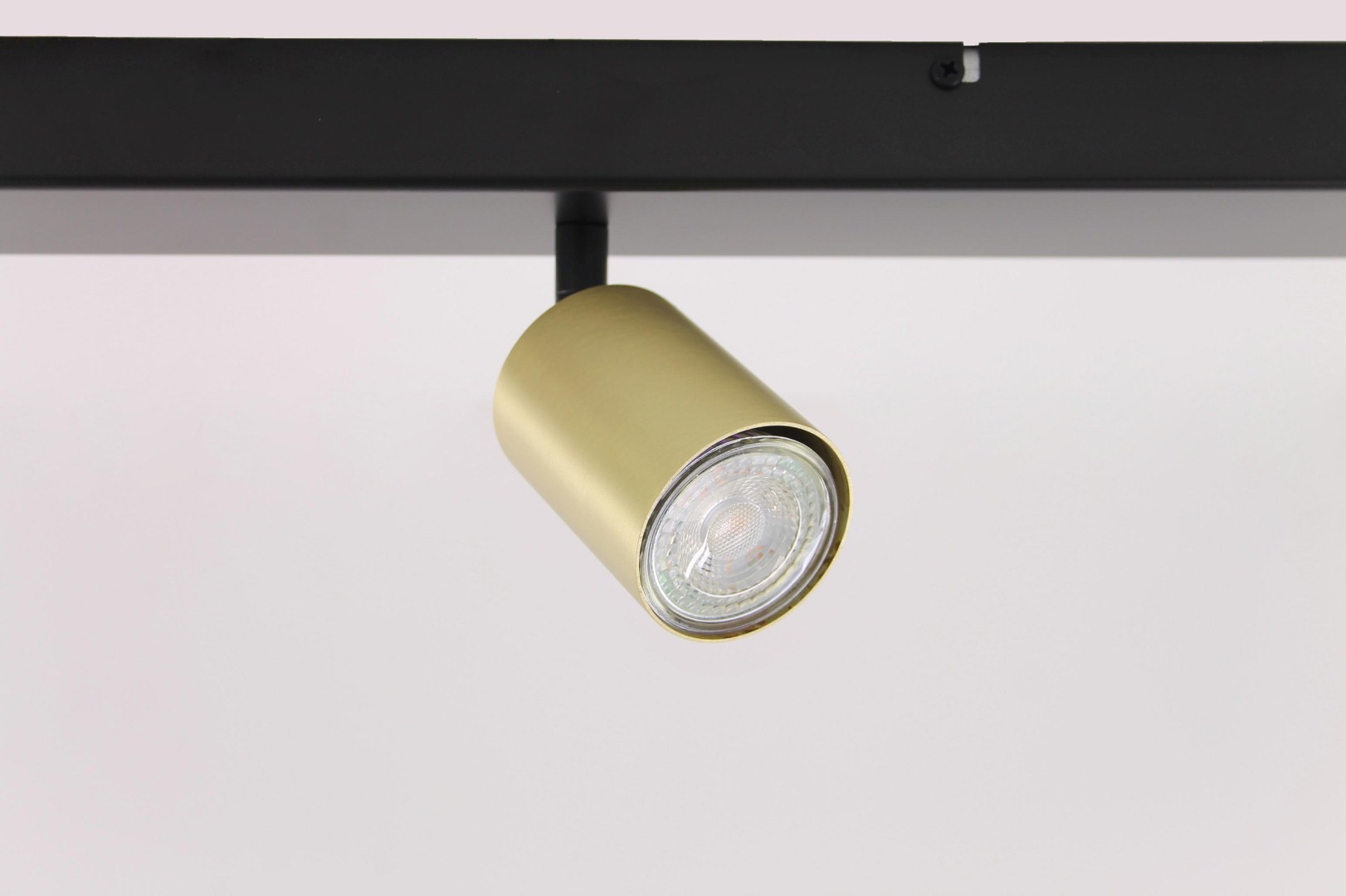 Opbouwspot zwart / goud 4-lichts balk 42067 Opbouwspot zwart / goud 4-lichts balk 42067