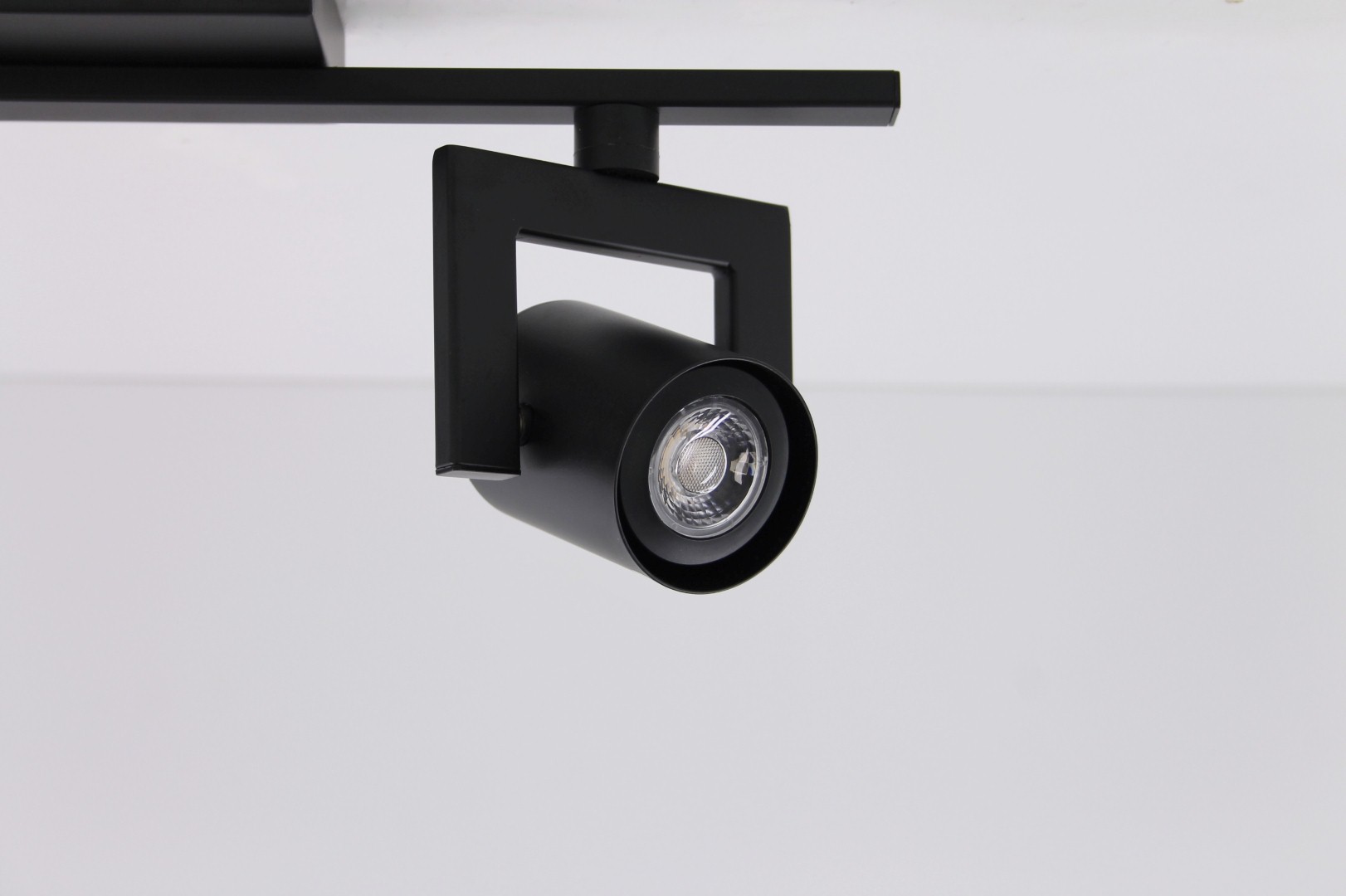 Opbouwspot zwart 2-lichts strak LED 39227 Opbouwspot zwart 2-lichts strak LED 39227