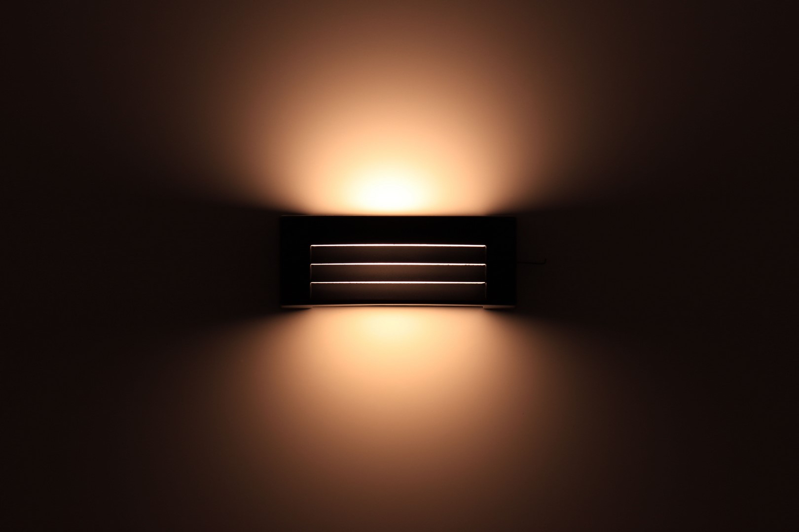 buitenlamp aluminium - half ovaal - zwart wit 44136 buitenlamp aluminium - half ovaal - zwart wit 44136