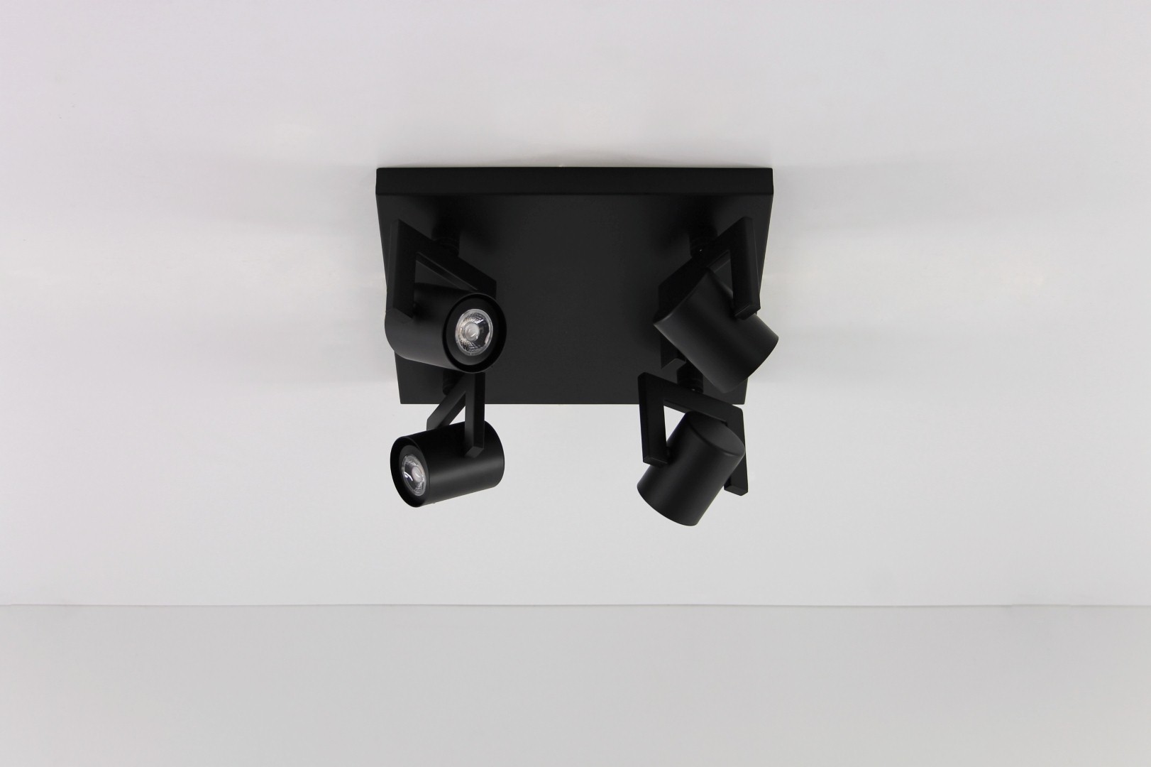 Opbouwspot zwart 4-lichts vierkant LED 39230 Opbouwspot zwart 4-lichts vierkant LED 39230
