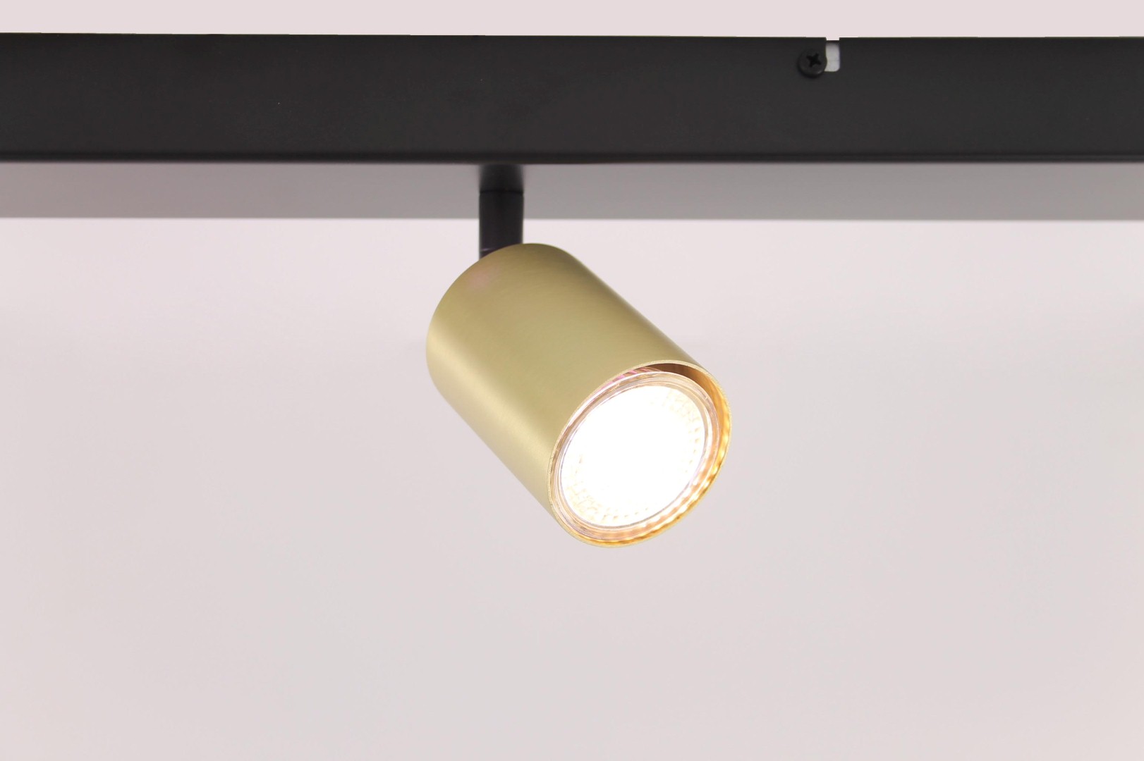Opbouwspot zwart / goud 4-lichts balk 42067 Opbouwspot zwart / goud 4-lichts balk 42067