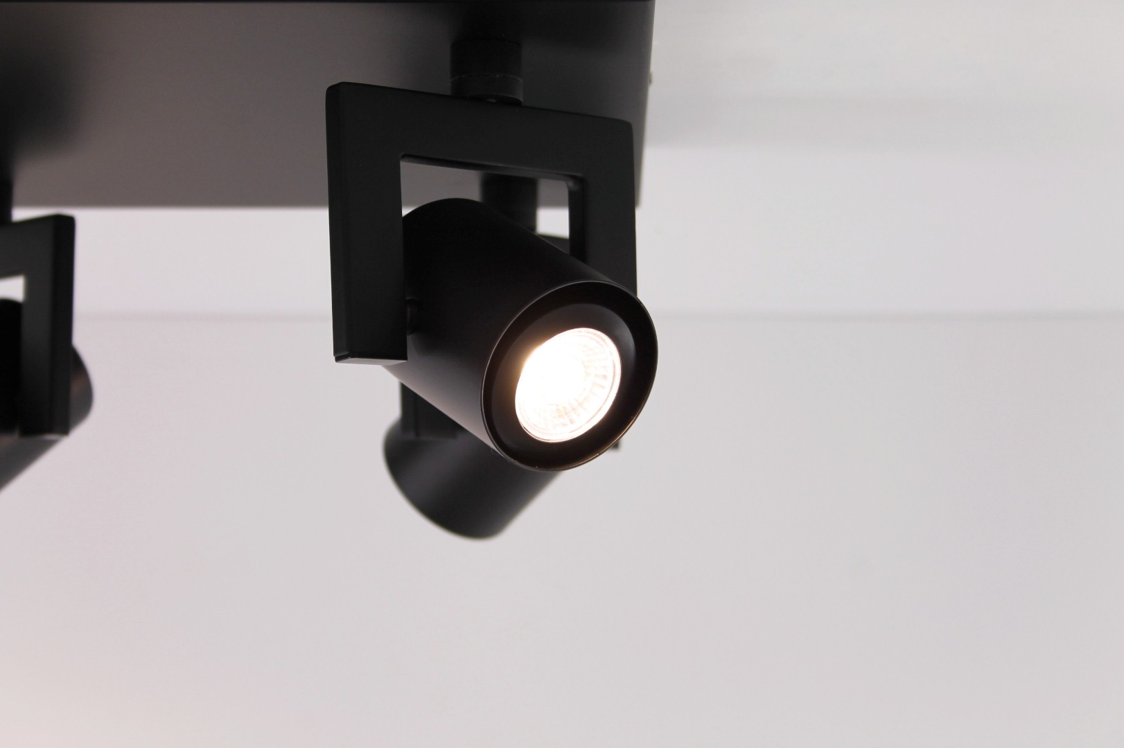 Opbouwspot zwart 4-lichts vierkant LED 39230 Opbouwspot zwart 4-lichts vierkant LED 39230