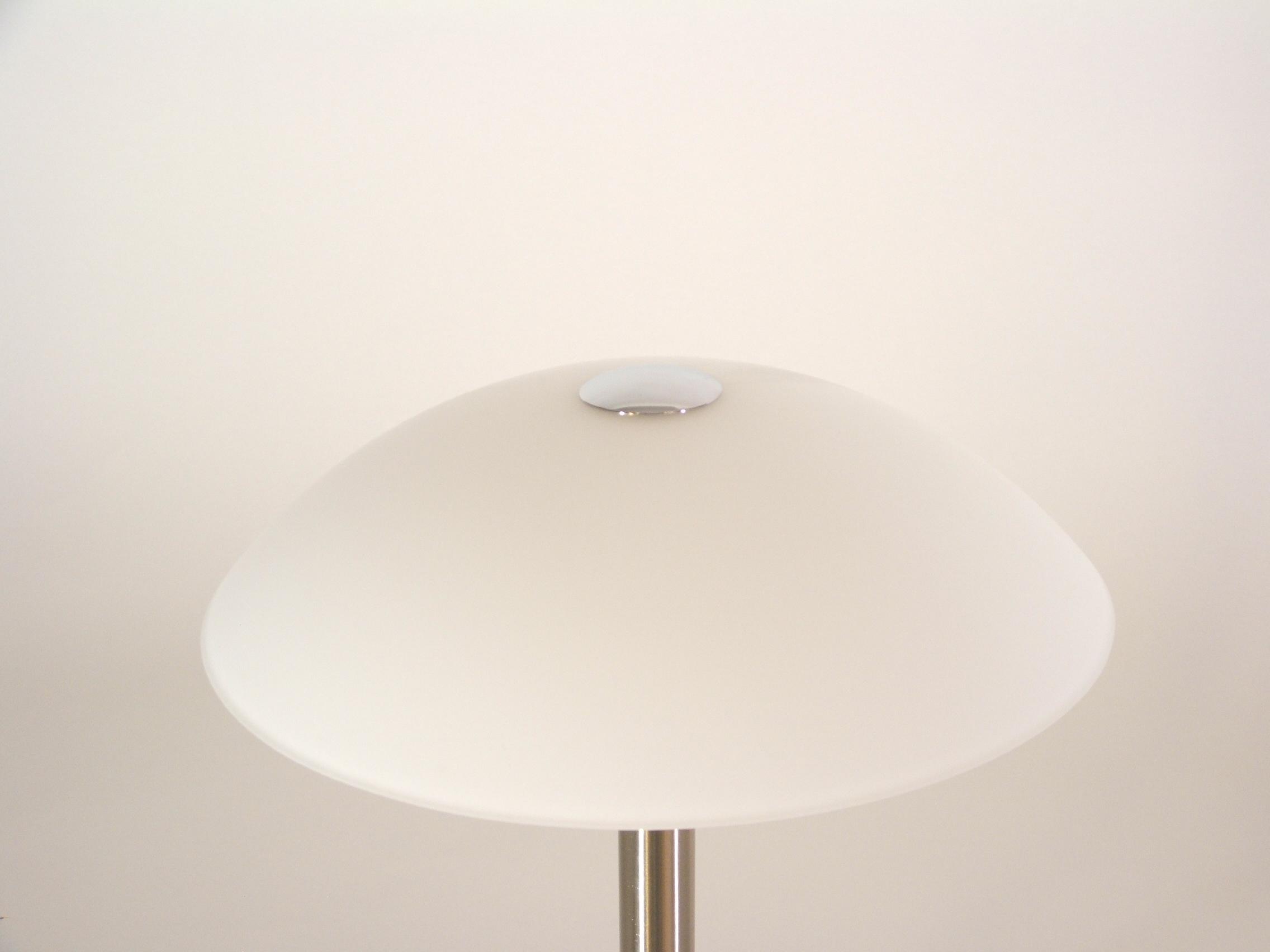 Tafellamp rvs met wit glas 32619 Tafellamp rvs met wit glas 32619