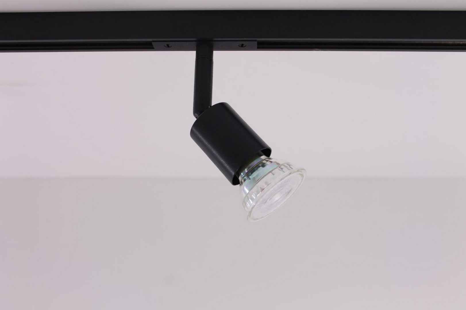 Railverlichting 1 meter met 3 spots compleet LUXE-serie 50032 Railverlichting 1 meter met 3 spots compleet LUXE-serie 50032