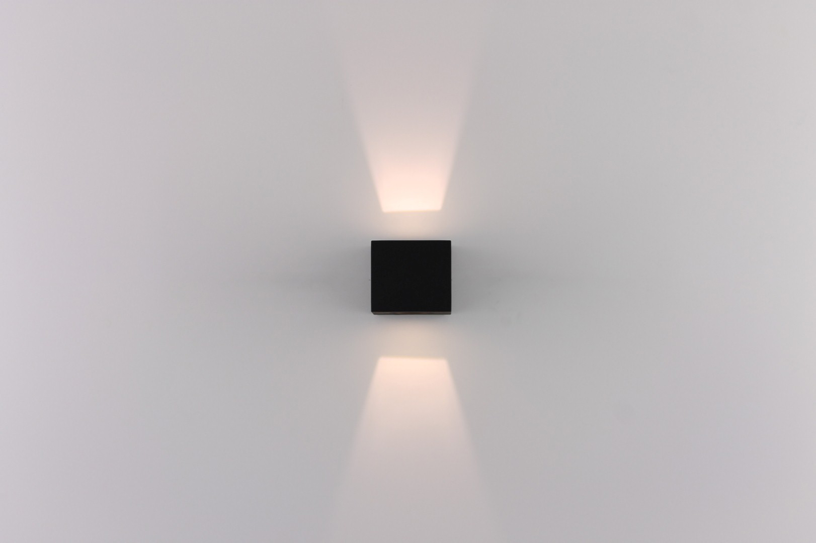 Buiten wandlamp LED zwart up / down vierkant 41297 Buiten wandlamp LED zwart up / down vierkant 41297