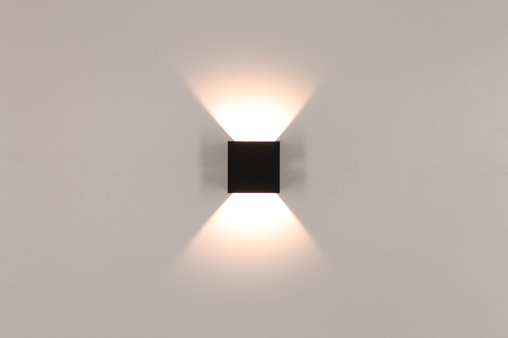Wandlamp blok LED zwart 41694 Wandlamp blok LED zwart 41694