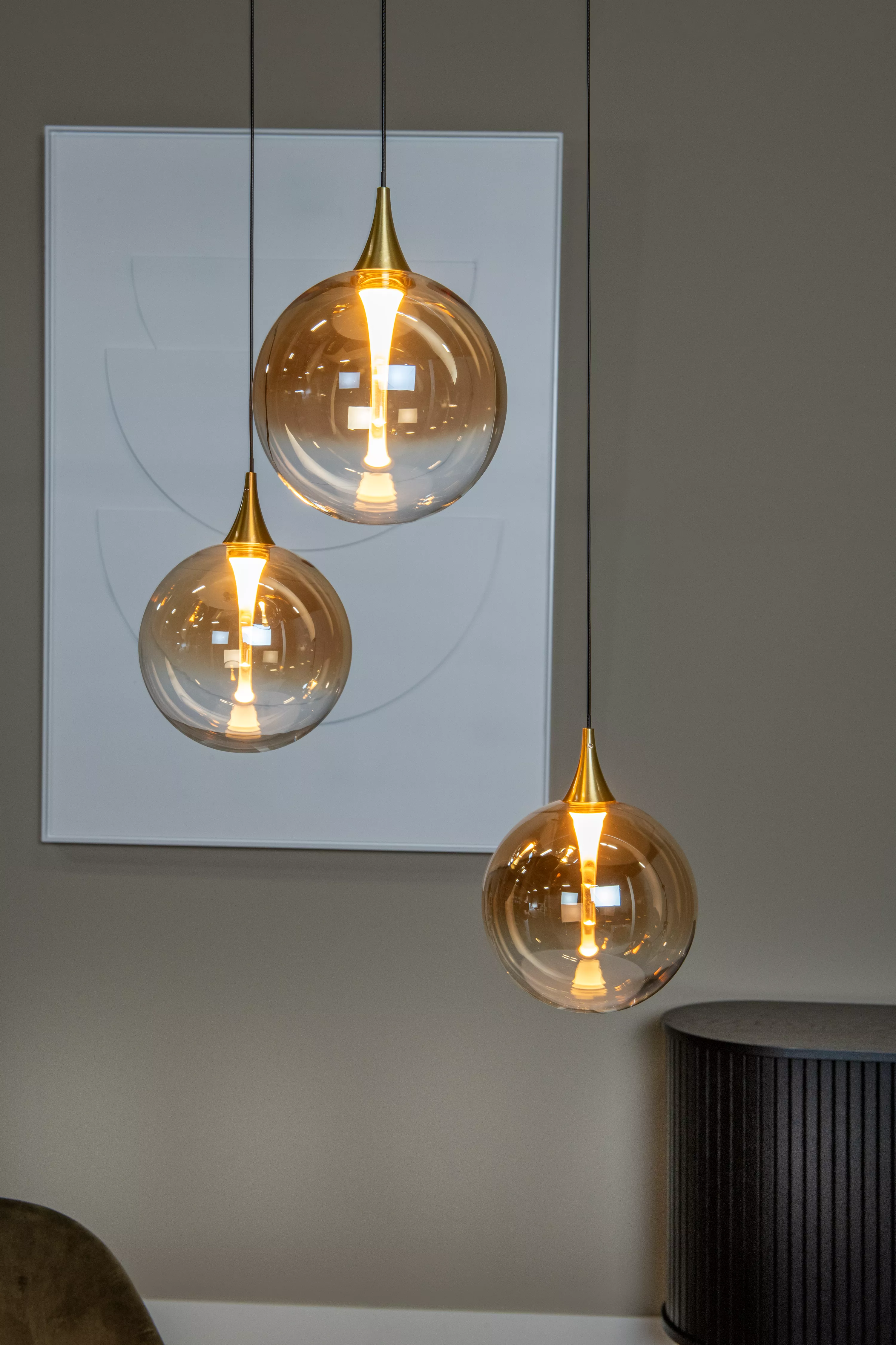 Hanglamp 3 lichts rond - amber glas - geïntegreerd LED 45679 Hanglamp 3 lichts rond - amber glas - geïntegreerd LED 45679