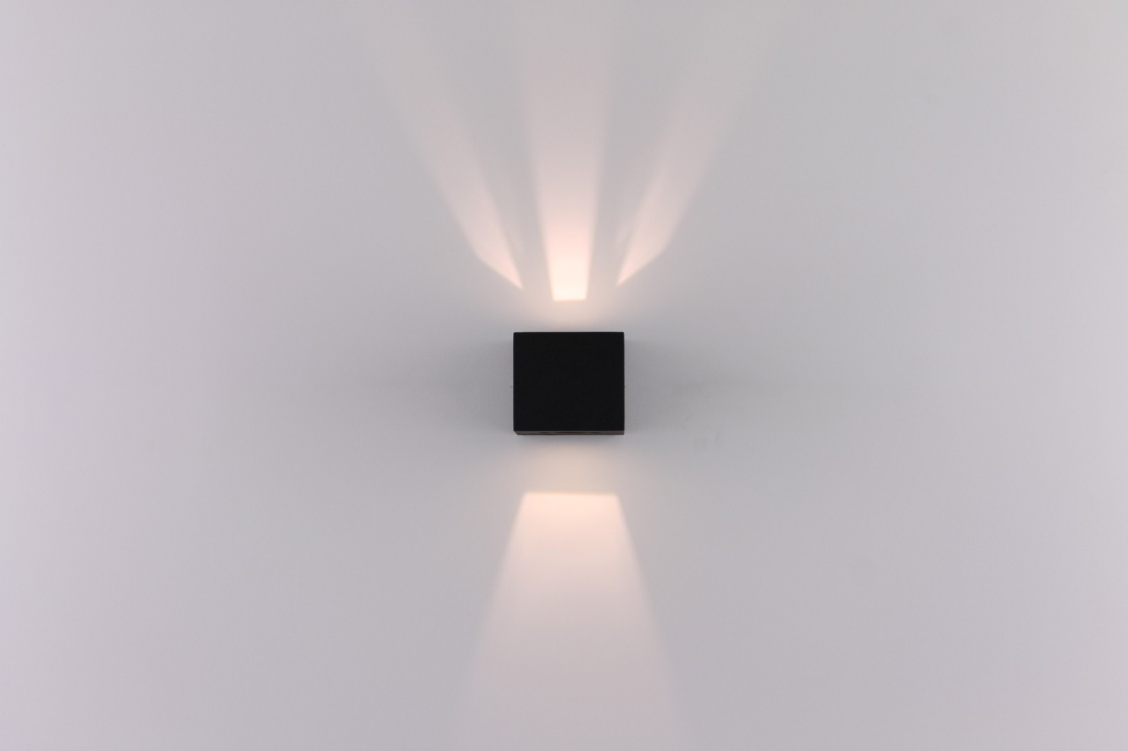 Buiten wandlamp LED zwart up / down vierkant 41297 Buiten wandlamp LED zwart up / down vierkant 41297