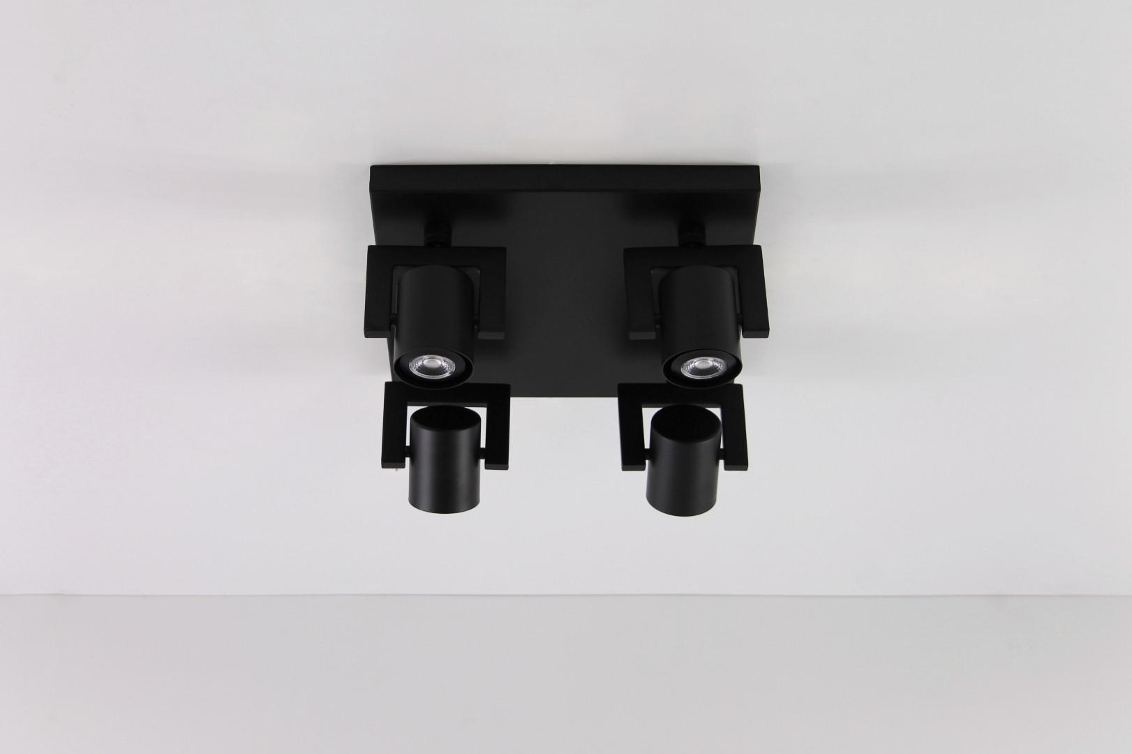 Opbouwspot zwart 4-lichts vierkant LED 39230 Opbouwspot zwart 4-lichts vierkant LED 39230