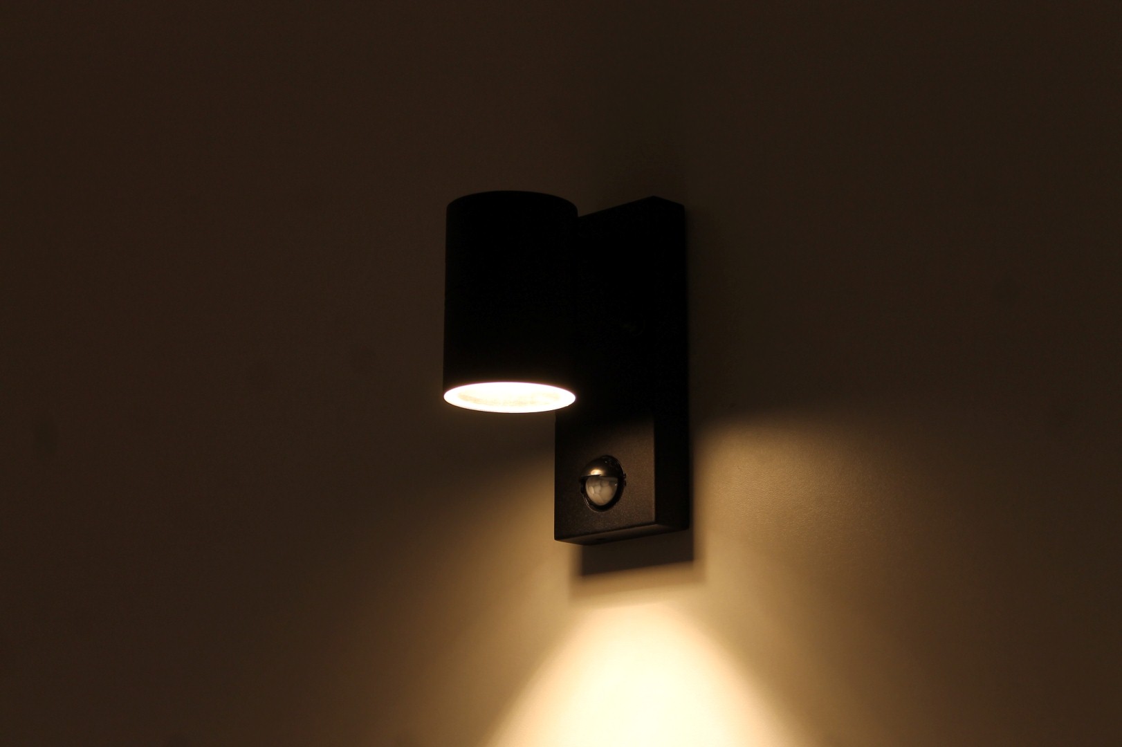 Buiten wandlamp zwart spotje bewegingsmelder 39137 Buiten wandlamp zwart spotje bewegingsmelder 39137