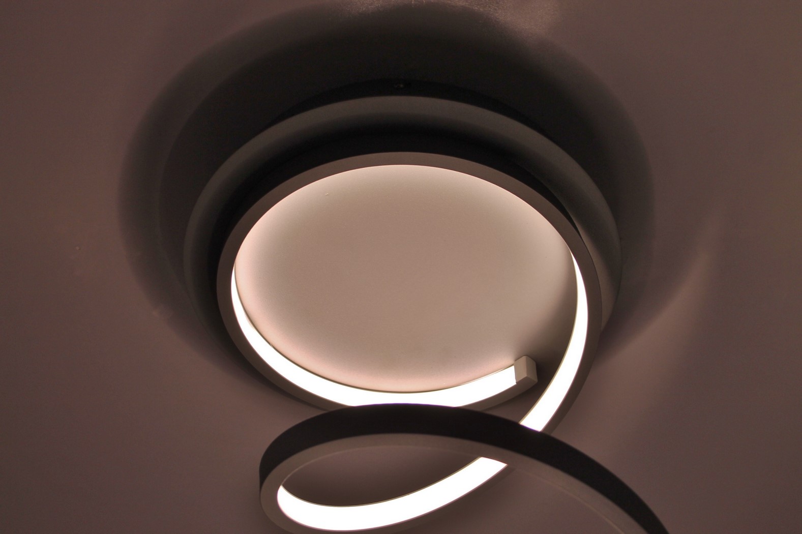 Plafondlamp LED slinger 71cm hoog 38566 Plafondlamp LED slinger 71cm hoog 38566