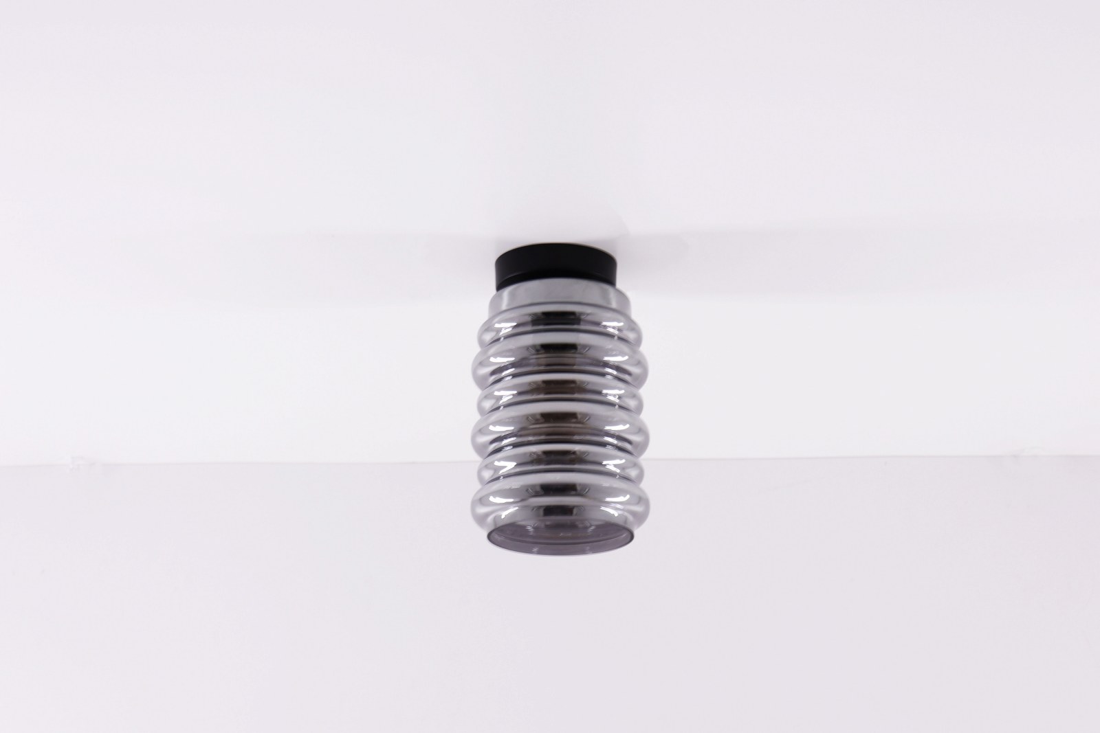 Plafondlamp geribbeld smoke rookglas 50100 Plafondlamp geribbeld smoke rookglas 50100