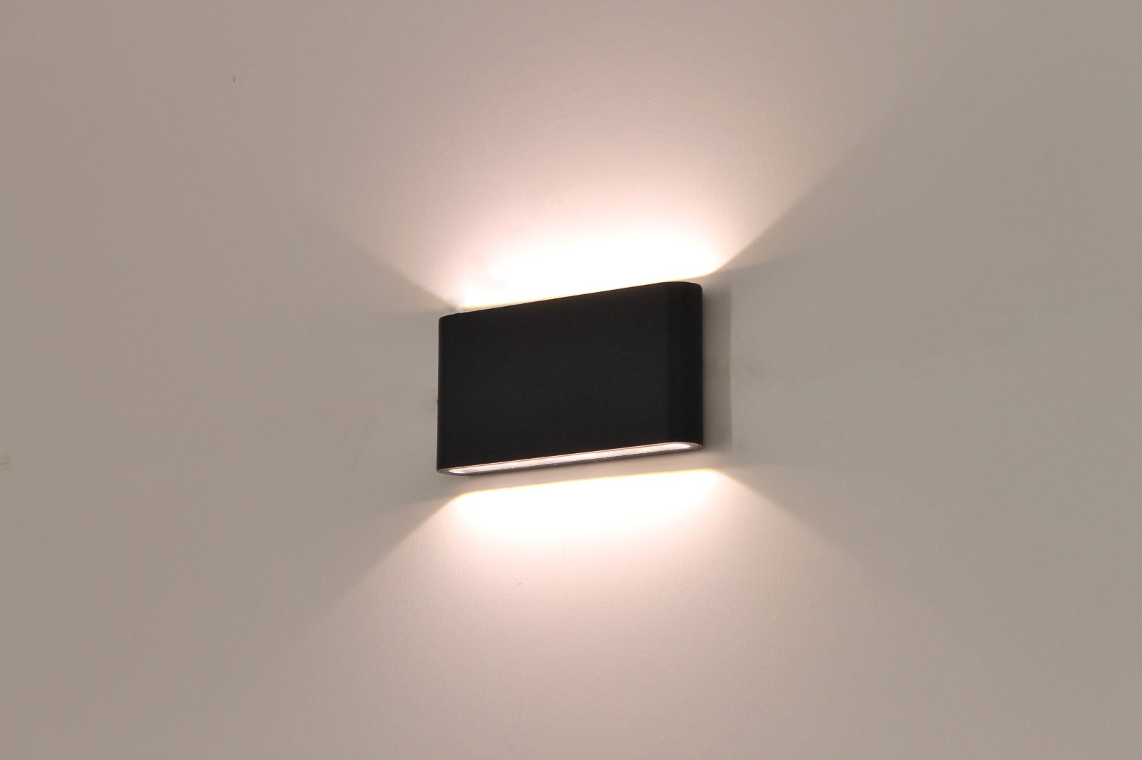 Kracht Ontvanger hardwerkend Buiten wandlamp LED zwart up / down