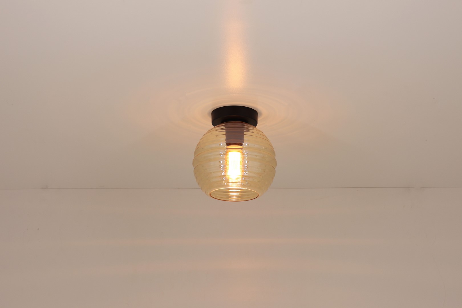 Plafondlamp amber bol goud zwart 50057 Plafondlamp amber bol goud zwart 50057