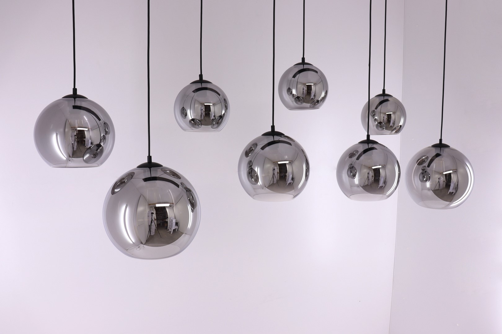 EEF Hanglamp 8-lichts bollen rookglas - 165cm 50123 EEF Hanglamp 8-lichts bollen rookglas - 165cm 50123
