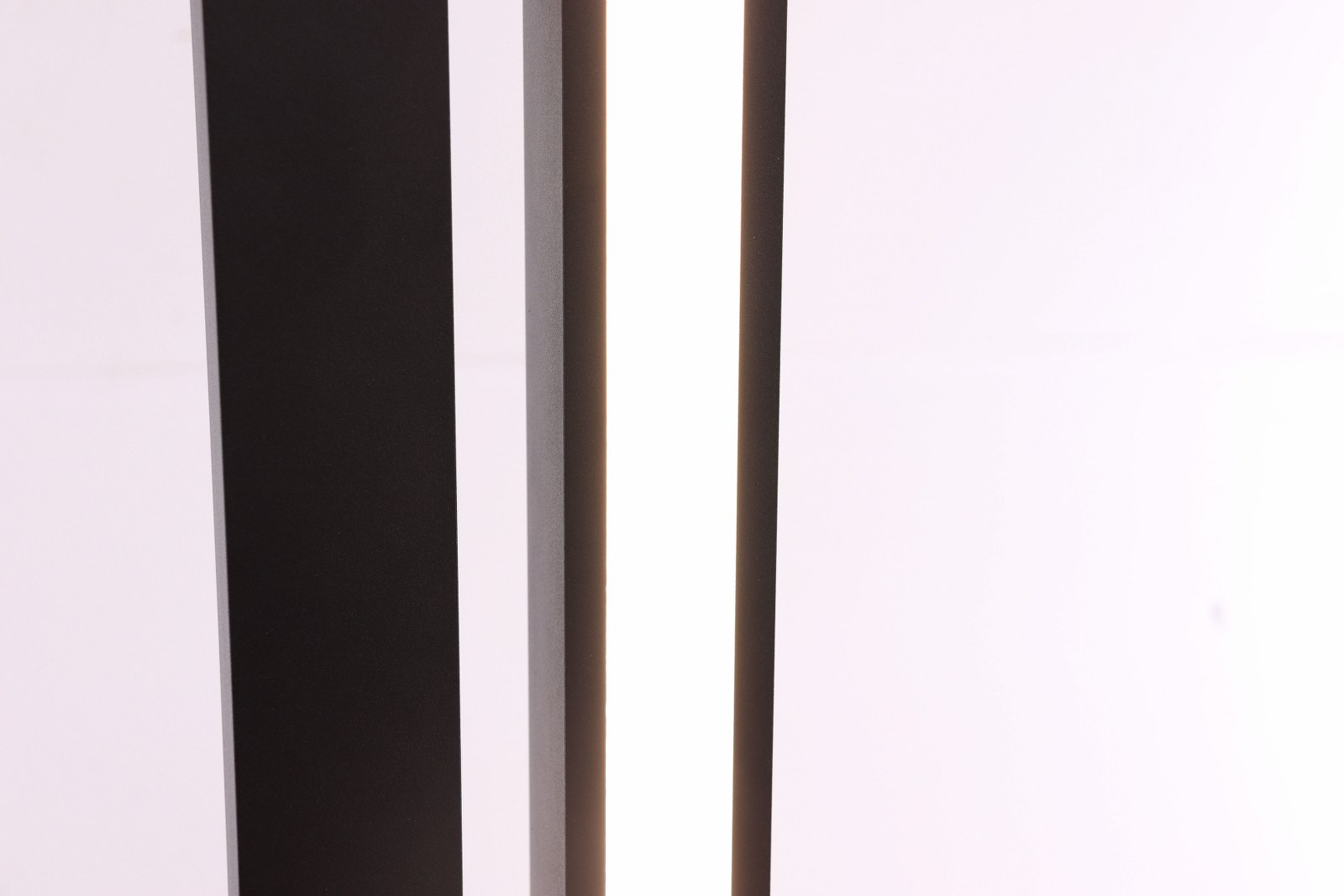 Strakke zwarte design vloerlamp - dim to warm 43621 Strakke zwarte design vloerlamp - dim to warm 43621