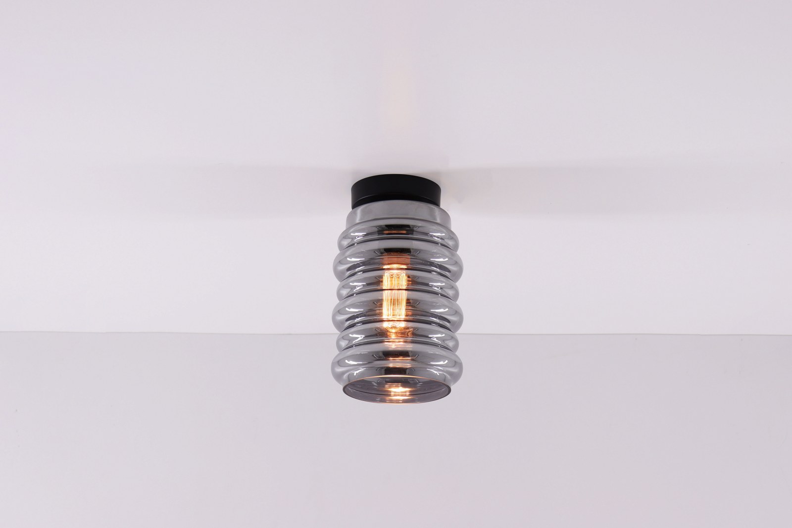 Plafondlamp geribbeld smoke rookglas 50100 Plafondlamp geribbeld smoke rookglas 50100
