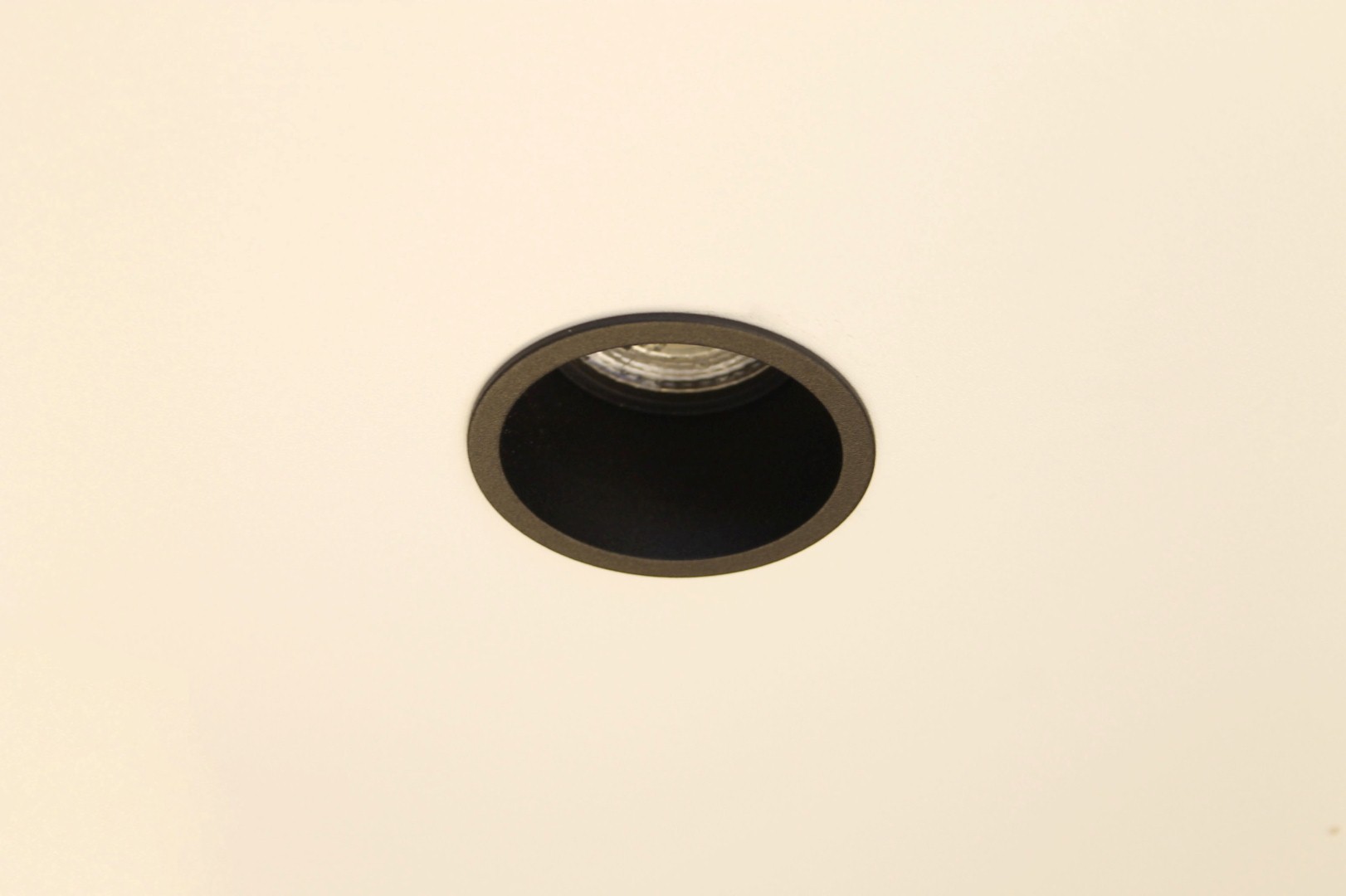 Inbouwspot rond zwart - diameter 6,8 cm 41813 Inbouwspot rond zwart - diameter 6,8 cm 41813