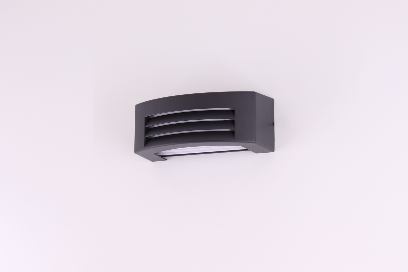 buitenlamp aluminium - half ovaal - zwart wit 44136 buitenlamp aluminium - half ovaal - zwart wit 44136