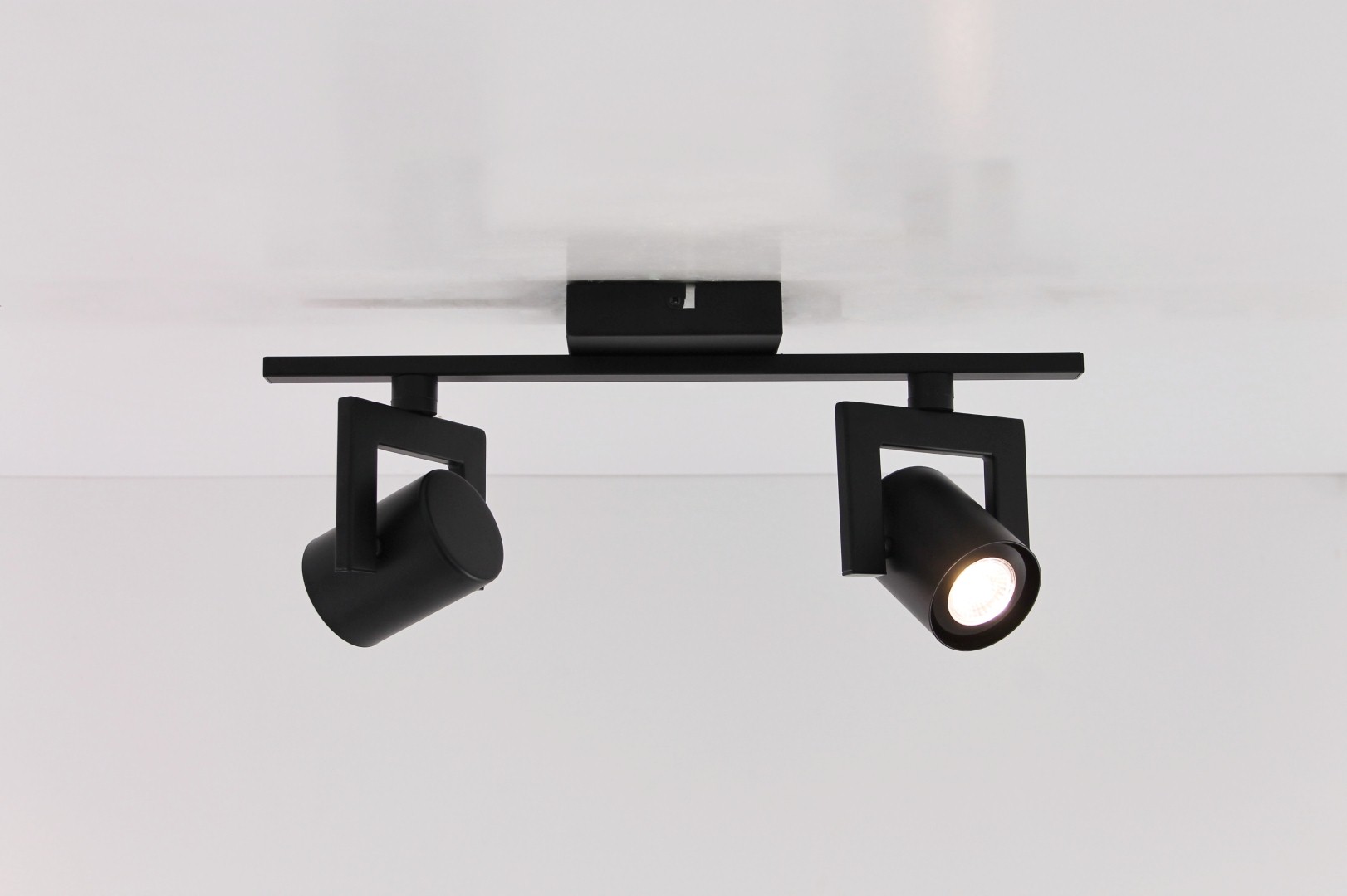 Opbouwspot zwart 2-lichts strak LED 39227 Opbouwspot zwart 2-lichts strak LED 39227