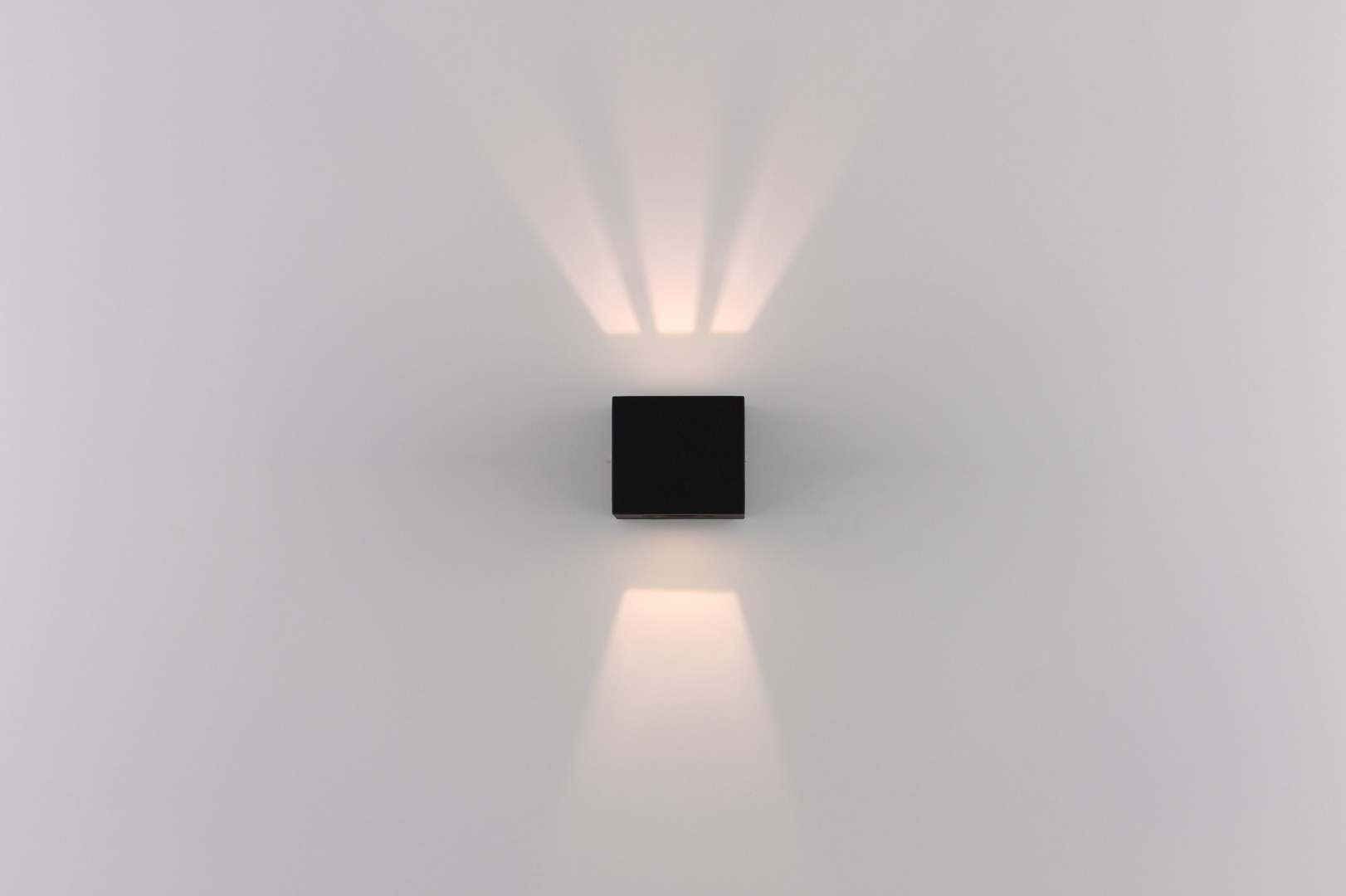 Buiten wandlamp LED zwart up / down vierkant 41297 Buiten wandlamp LED zwart up / down vierkant 41297