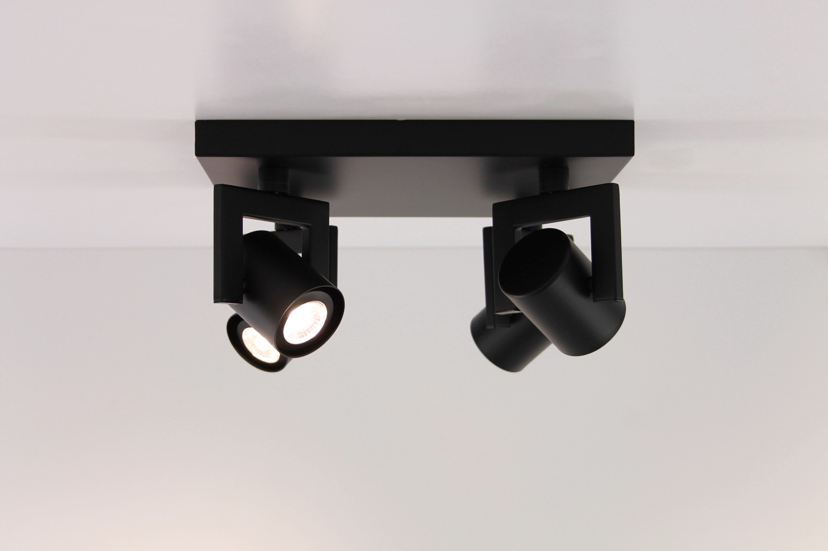 Opbouwspot zwart 4-lichts vierkant LED 39230 Opbouwspot zwart 4-lichts vierkant LED 39230