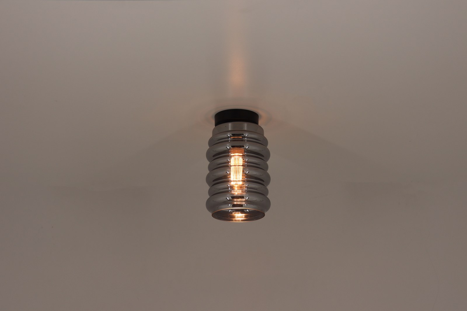 Plafondlamp geribbeld smoke rookglas 50100 Plafondlamp geribbeld smoke rookglas 50100
