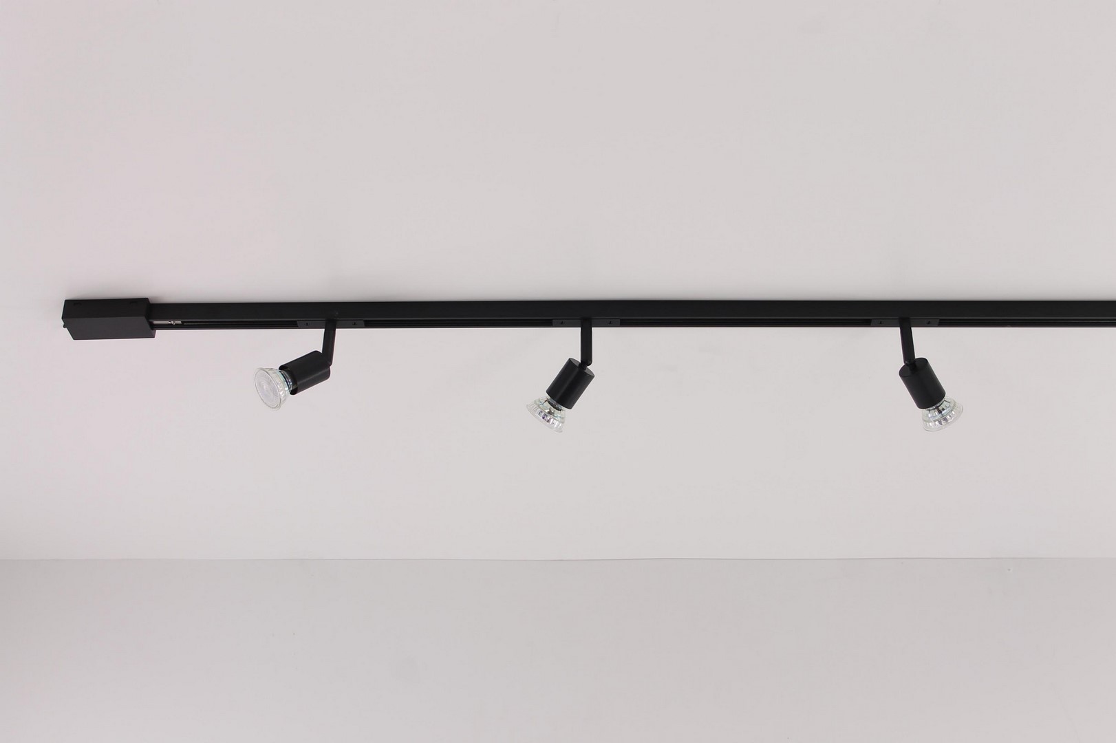 Railverlichting 1 meter met 3 spots compleet LUXE-serie 50032 Railverlichting 1 meter met 3 spots compleet LUXE-serie 50032