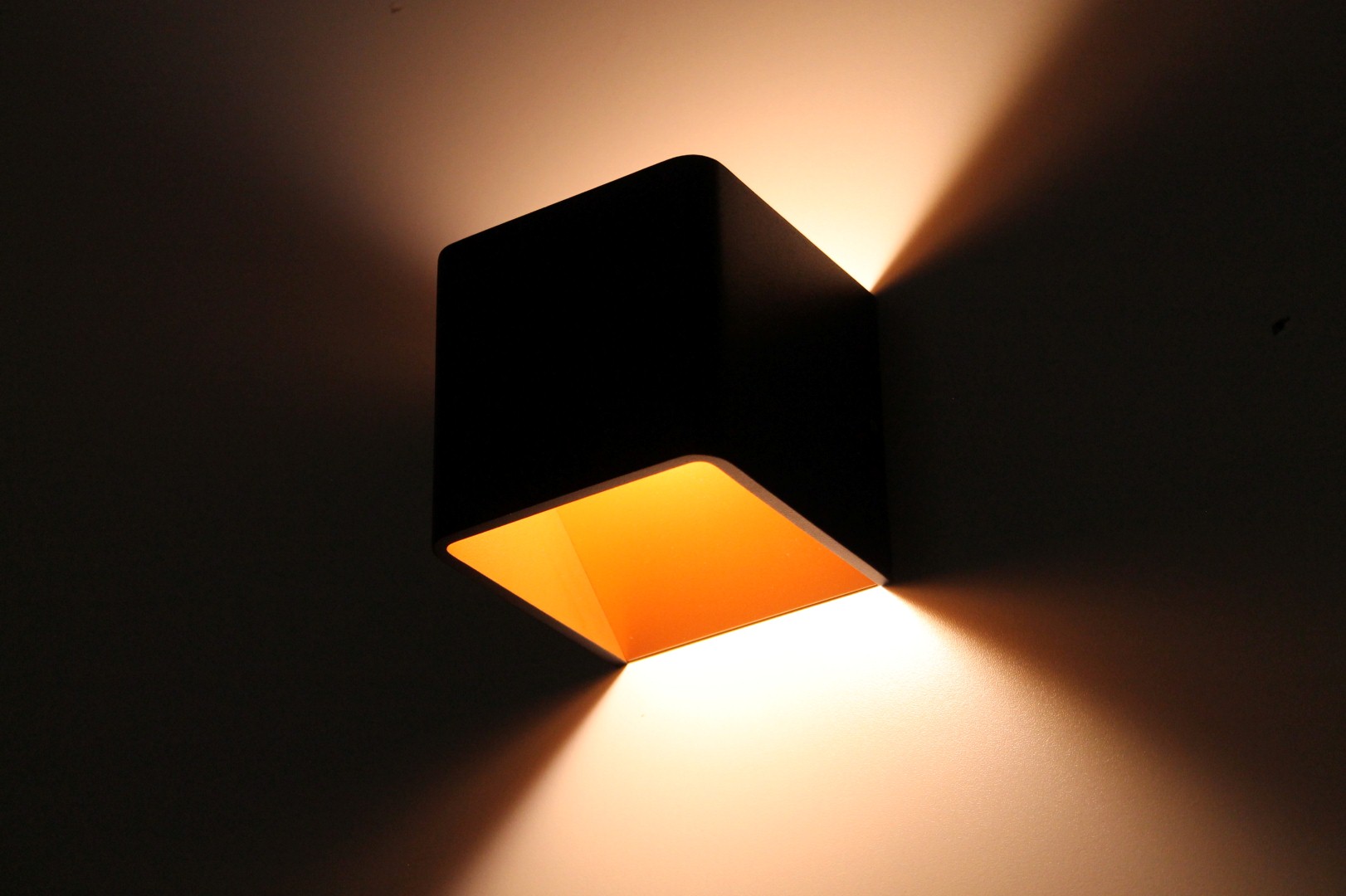 Wandlamp up en down LED |zwart met goud 41515 Wandlamp up en down LED |zwart met goud 41515