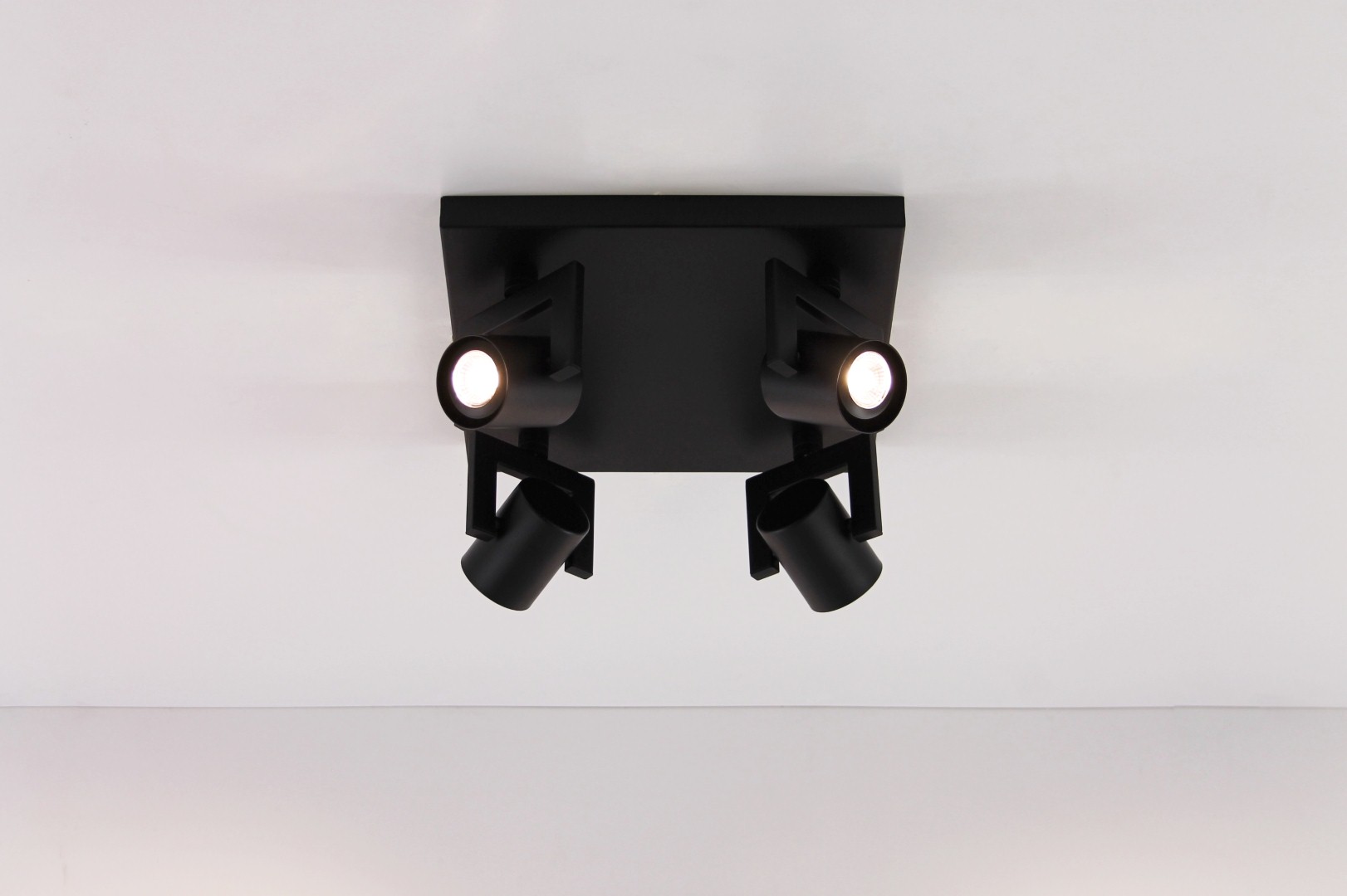 Opbouwspot zwart 4-lichts vierkant LED 39230 Opbouwspot zwart 4-lichts vierkant LED 39230