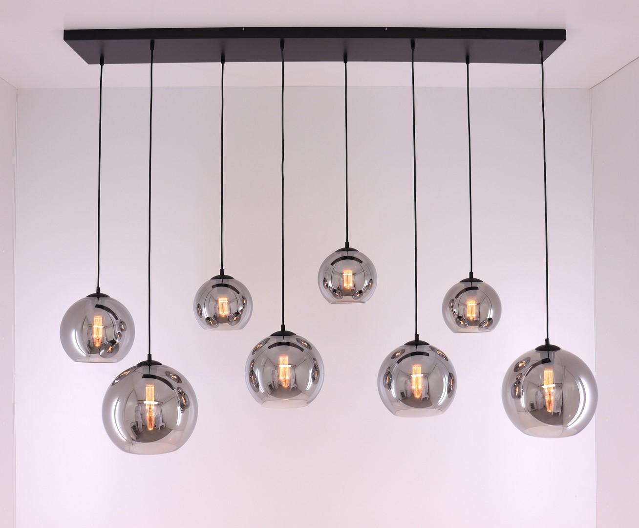 EEF Hanglamp 8-lichts bollen rookglas - 165cm 50123 EEF Hanglamp 8-lichts bollen rookglas - 165cm 50123