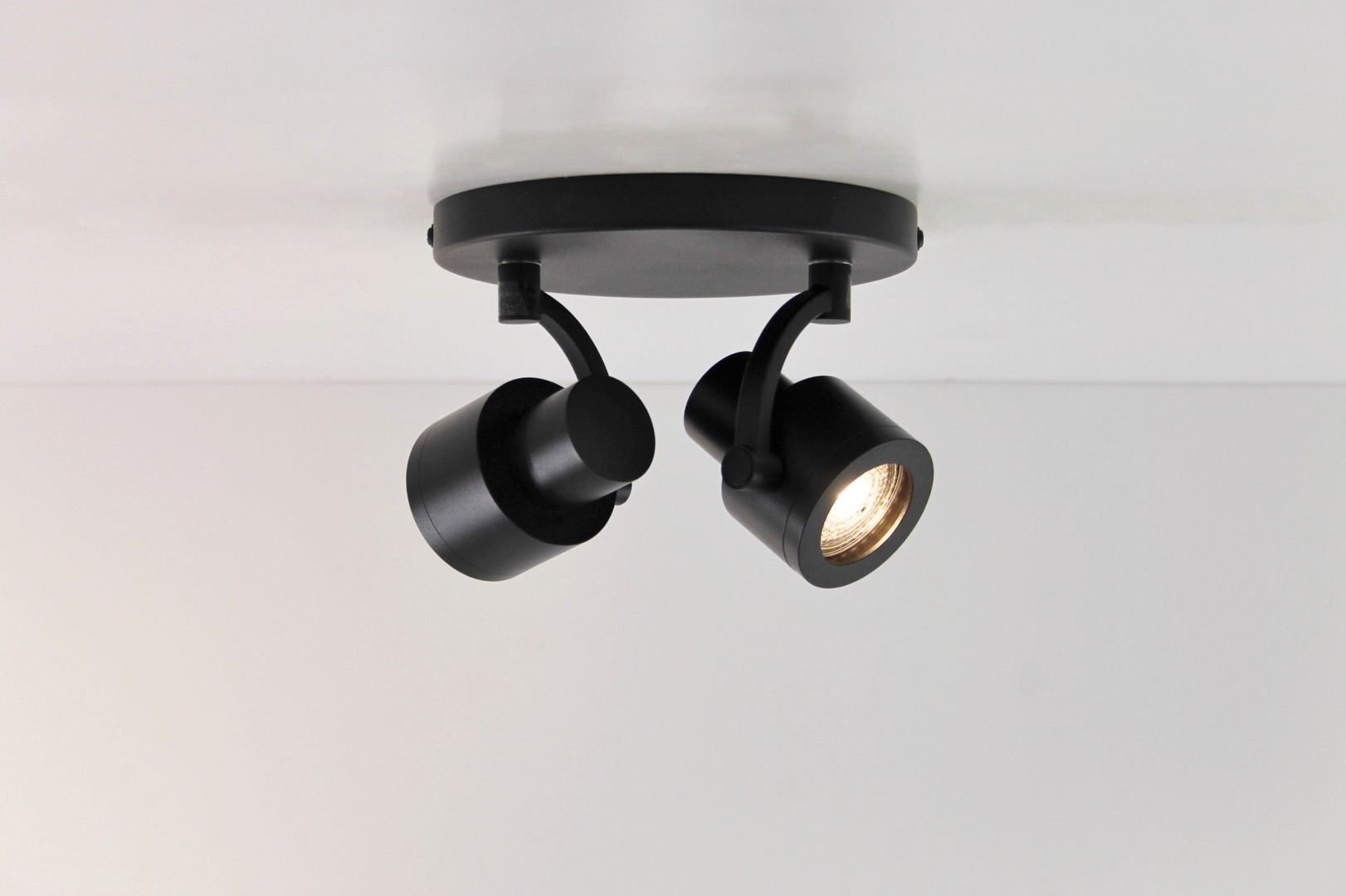 Opbouwspot zwart 2-lichts 39469 Opbouwspot zwart 2-lichts 39469