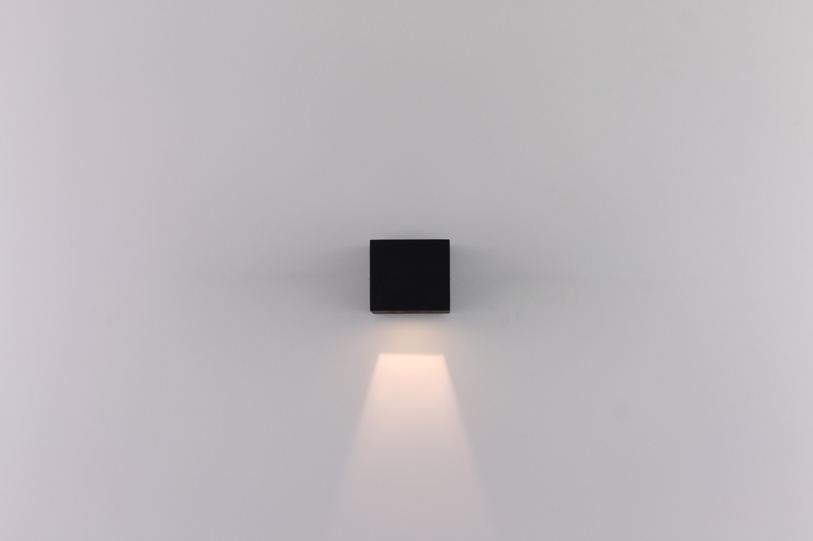 Buiten wandlamp LED zwart up / down vierkant 41297 Buiten wandlamp LED zwart up / down vierkant 41297