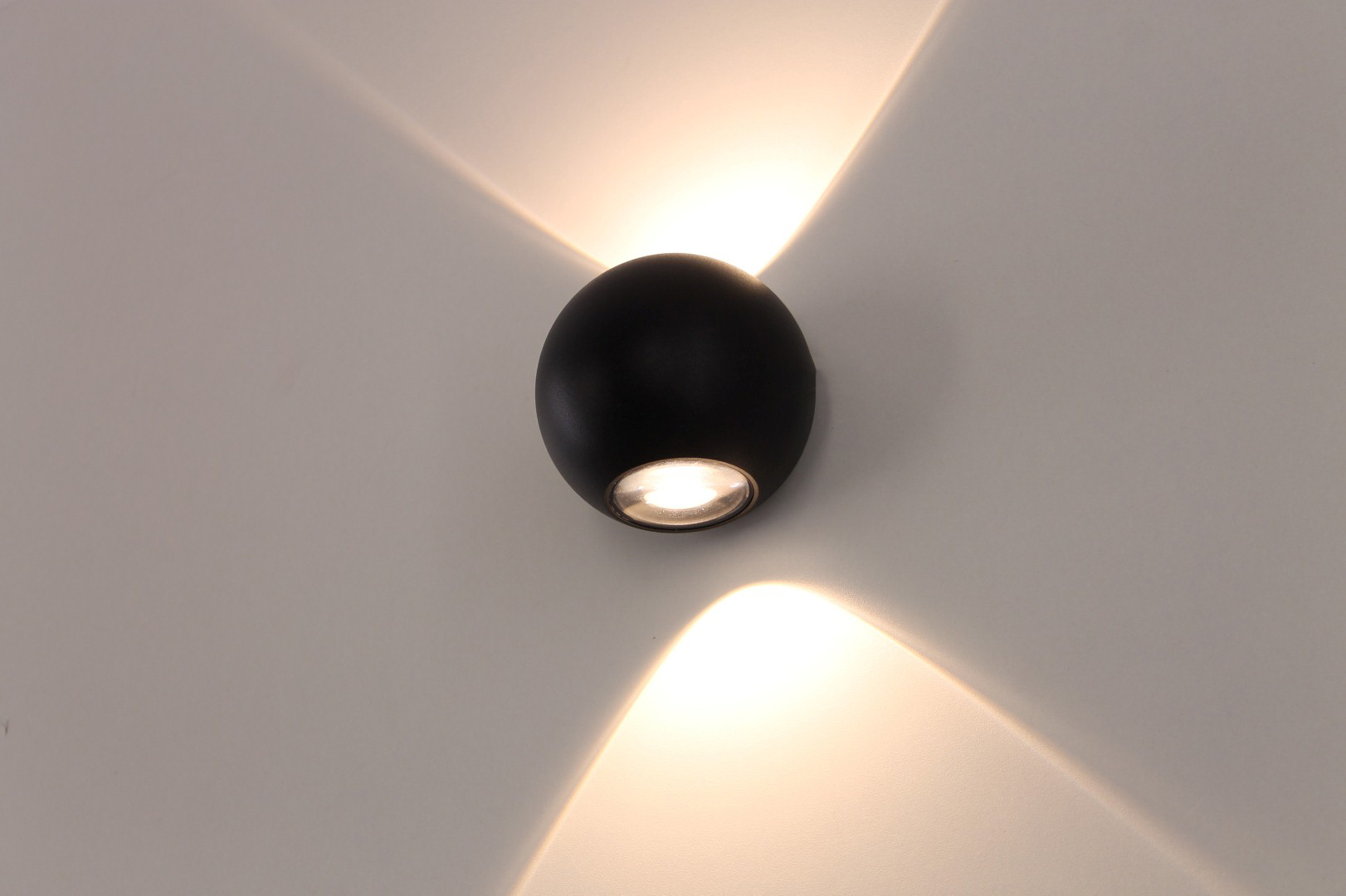 Wandlamp bol zwart LED 41512 Wandlamp bol zwart LED 41512