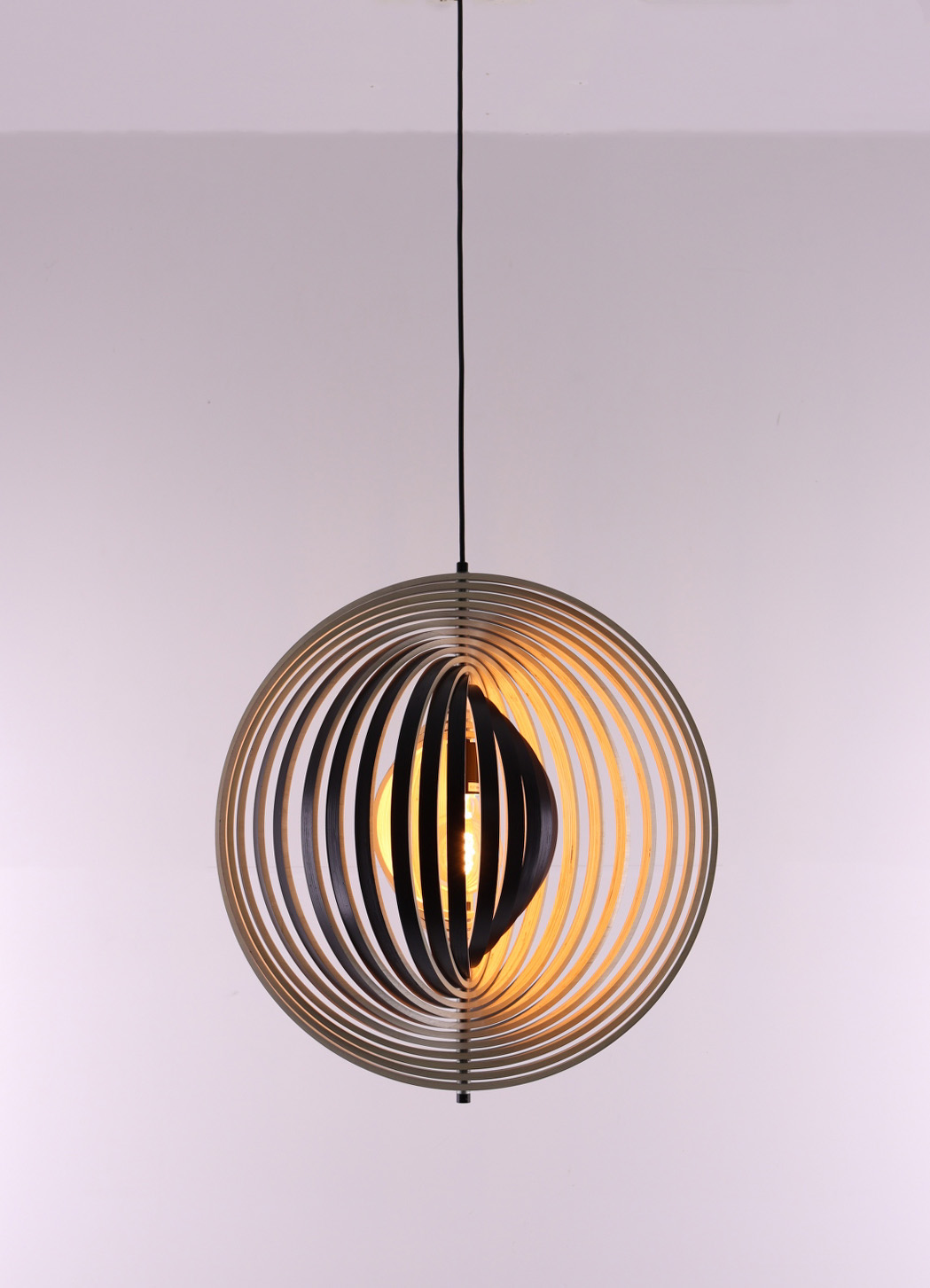 Hanglamp Woody - zwart met hout combi - verstelbare ringen - 59cm 46008 Hanglamp Woody - zwart met hout combi - verstelbare ringen - 59cm 46008