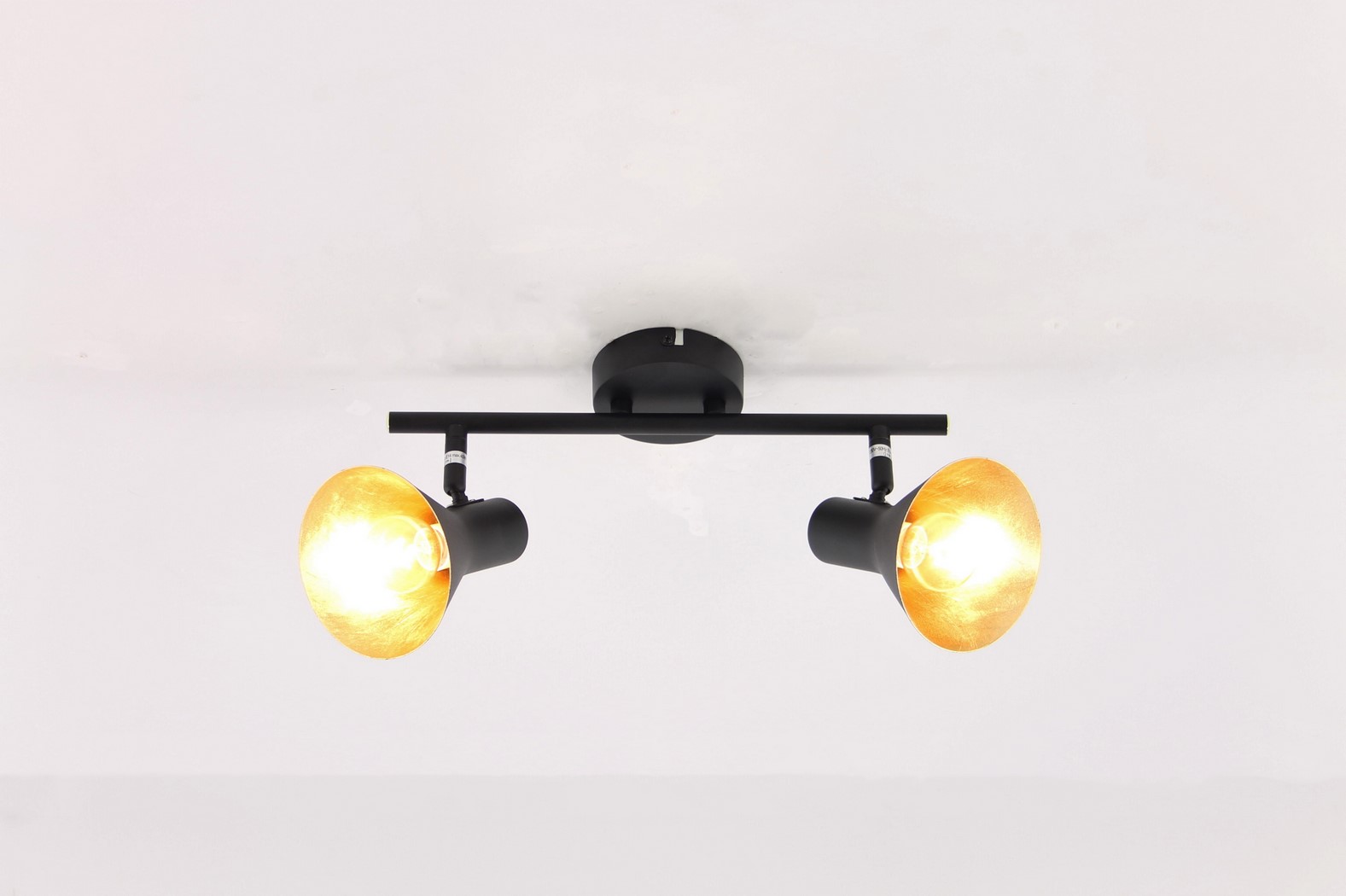 Opbouwspot zwart met goud 2-lichts 38532 Opbouwspot zwart met goud 2-lichts 38532