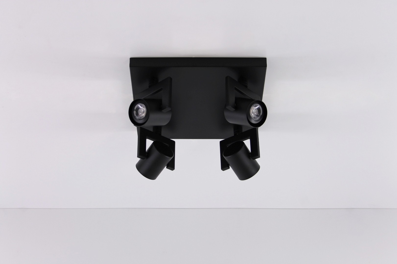 Opbouwspot zwart 4-lichts vierkant LED 39230 Opbouwspot zwart 4-lichts vierkant LED 39230