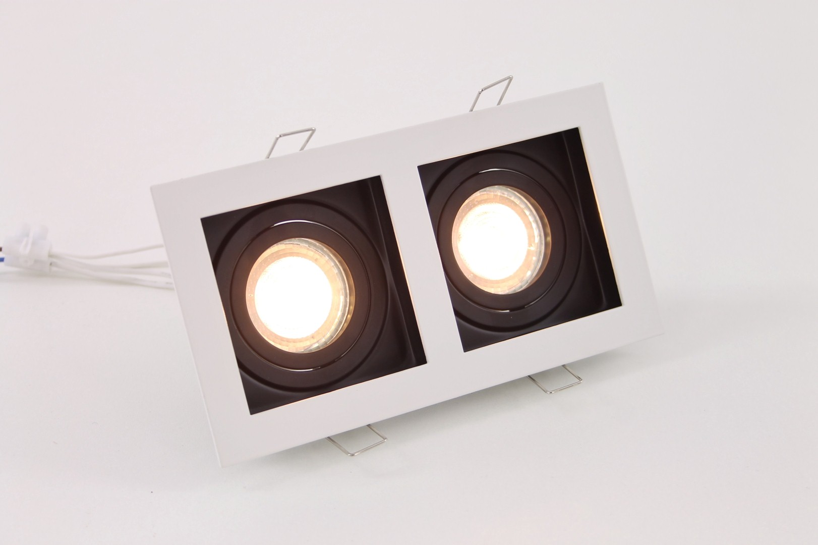 Inbouwspot rechthoek wit met zwart 2-lichts 40449 Inbouwspot rechthoek wit met zwart 2-lichts 40449