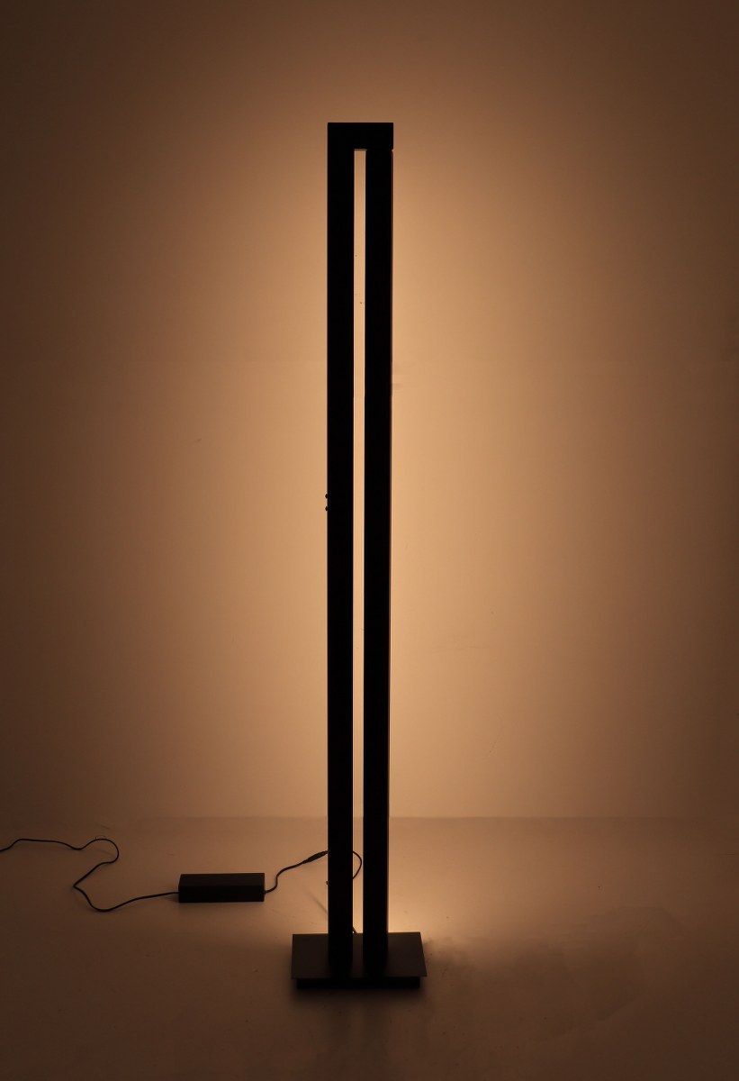 Strakke zwarte design vloerlamp - dim to warm 43621 Strakke zwarte design vloerlamp - dim to warm 43621