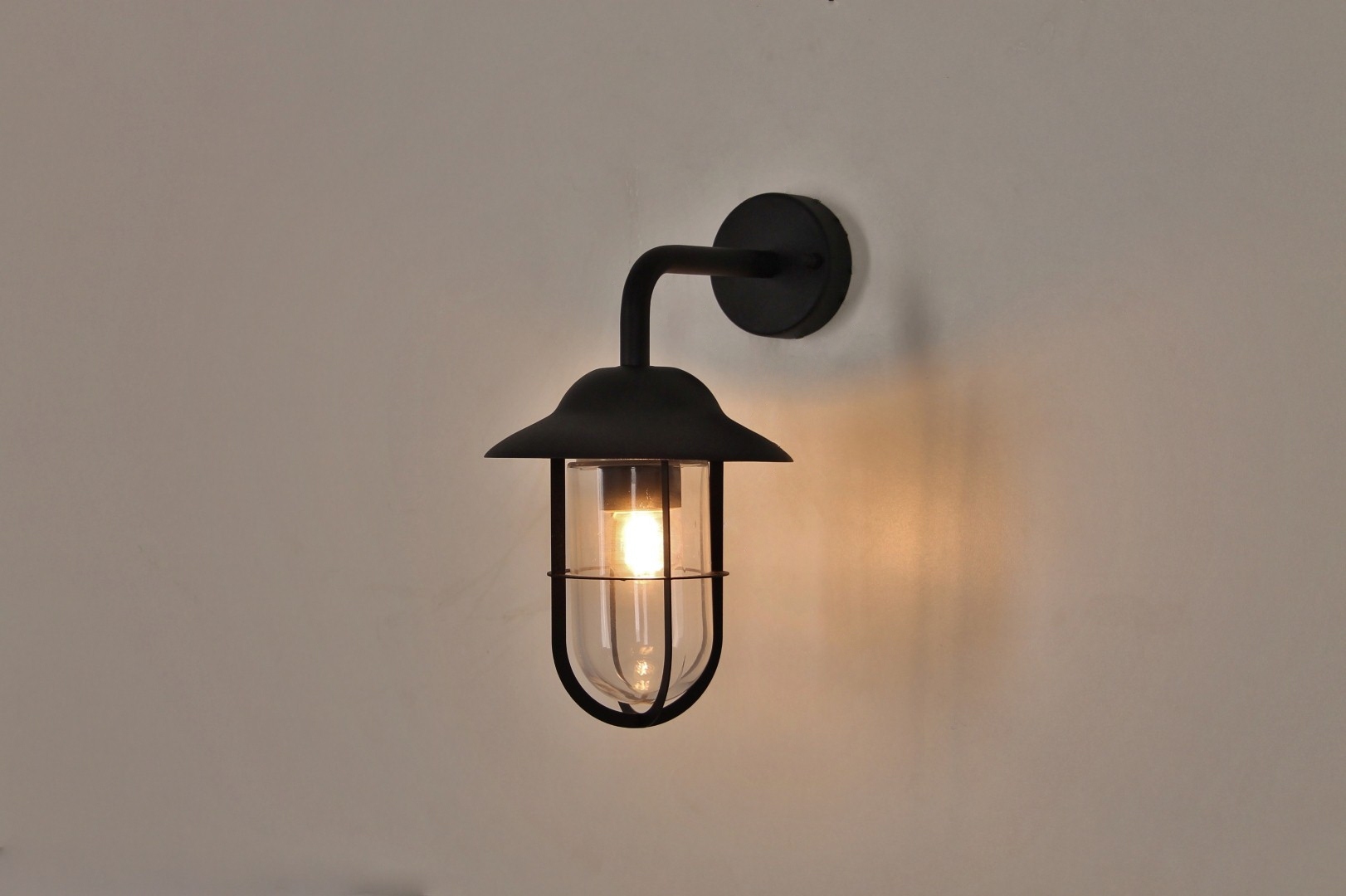 Buiten wandlamp zwart neerwaarts 40262 Buiten wandlamp zwart neerwaarts 40262